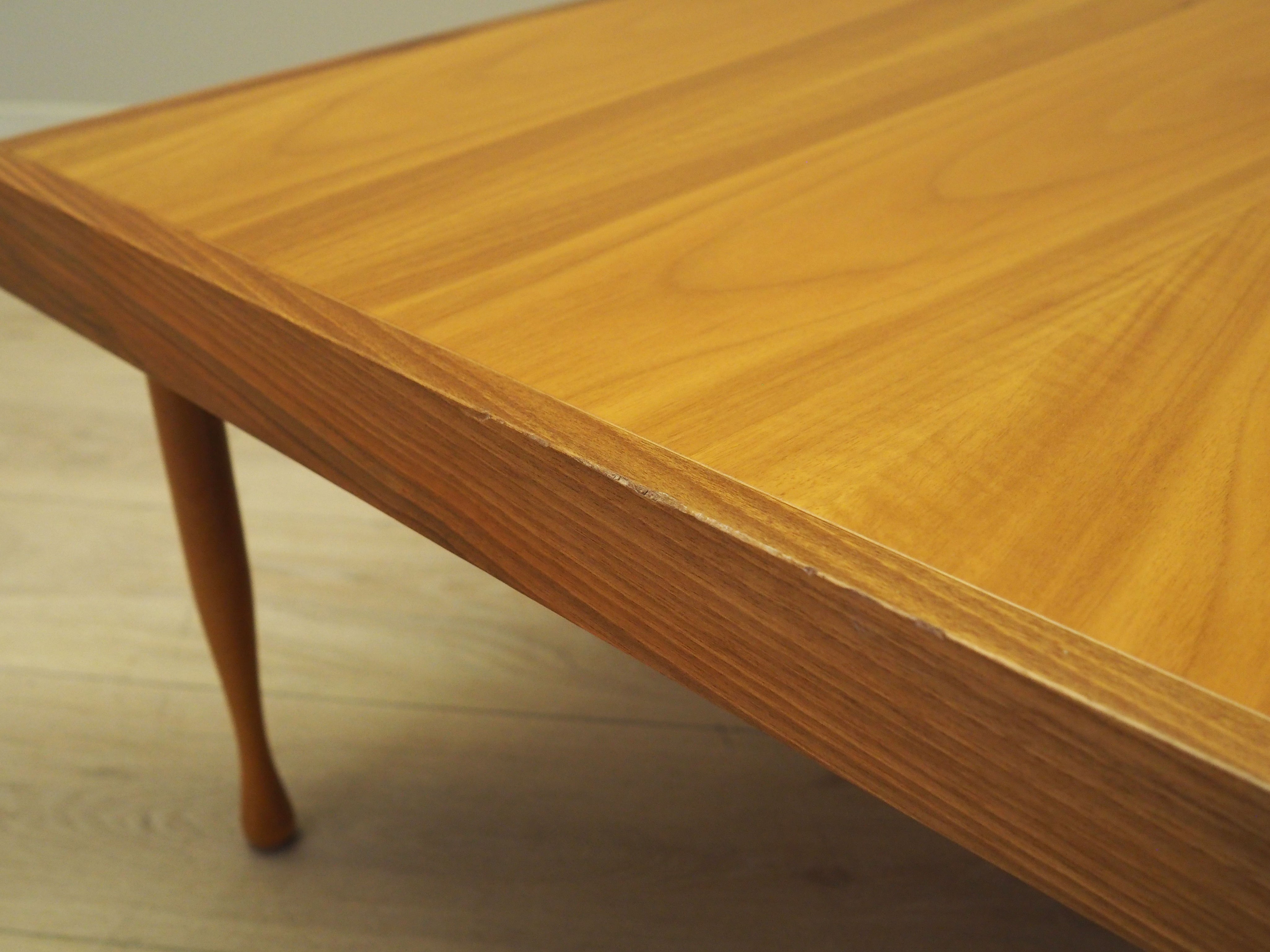 Mahogany_coffee_table_Italian_design_1970s_production_Italy