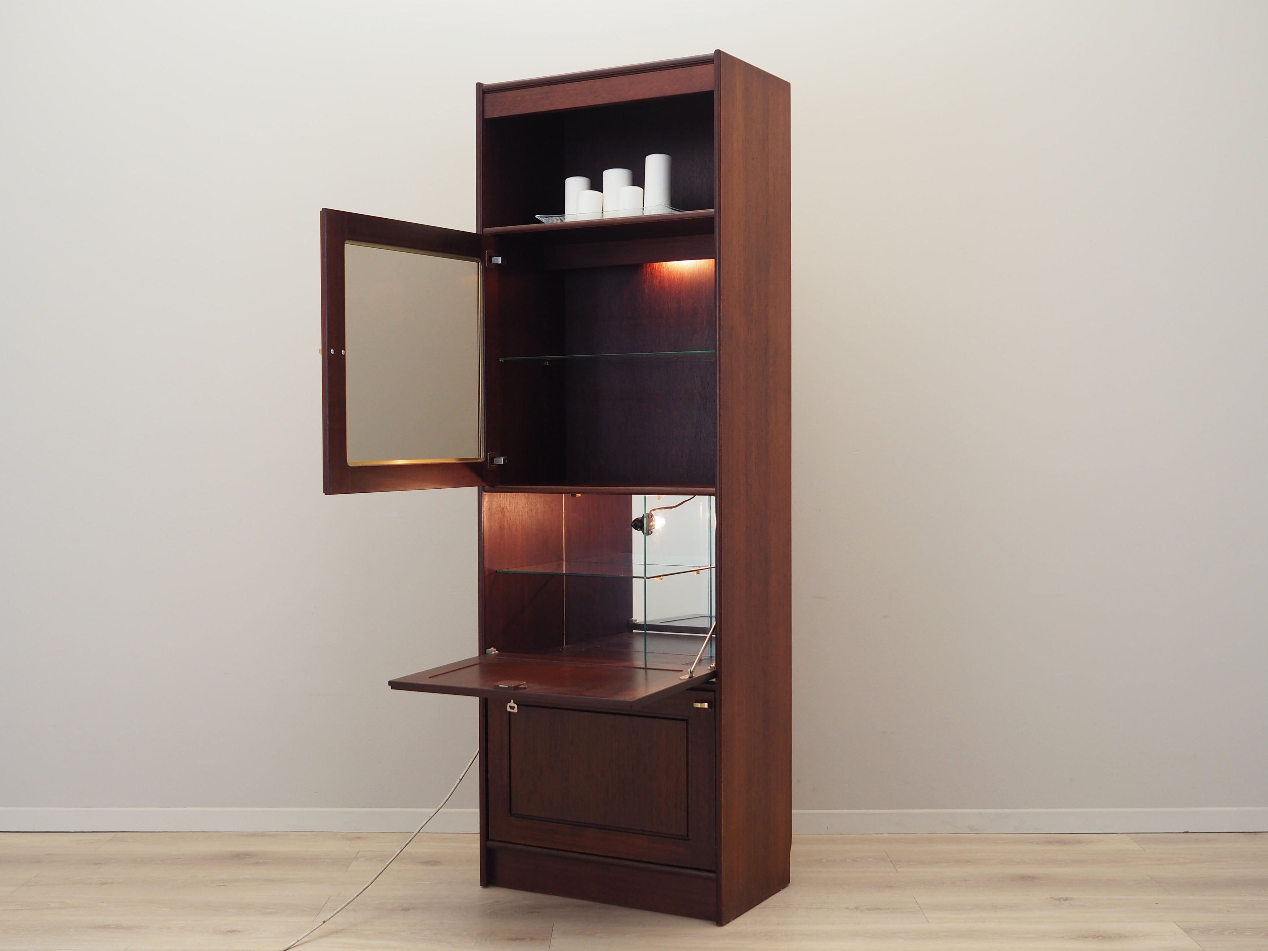 Mahogany_showcase_Danish_design_1970s_production_Denmark