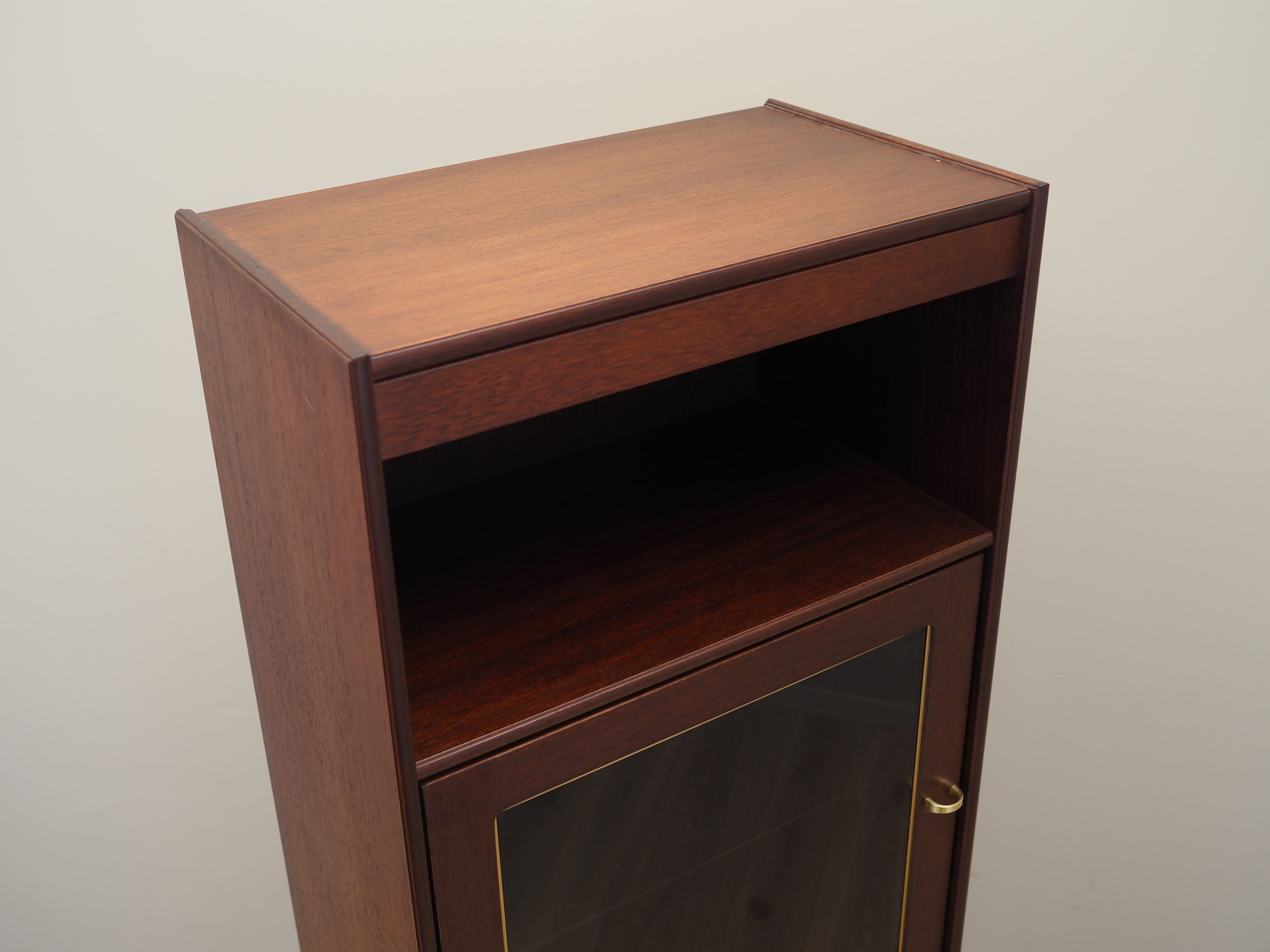 Mahogany_showcase_Danish_design_1970s_production_Denmark