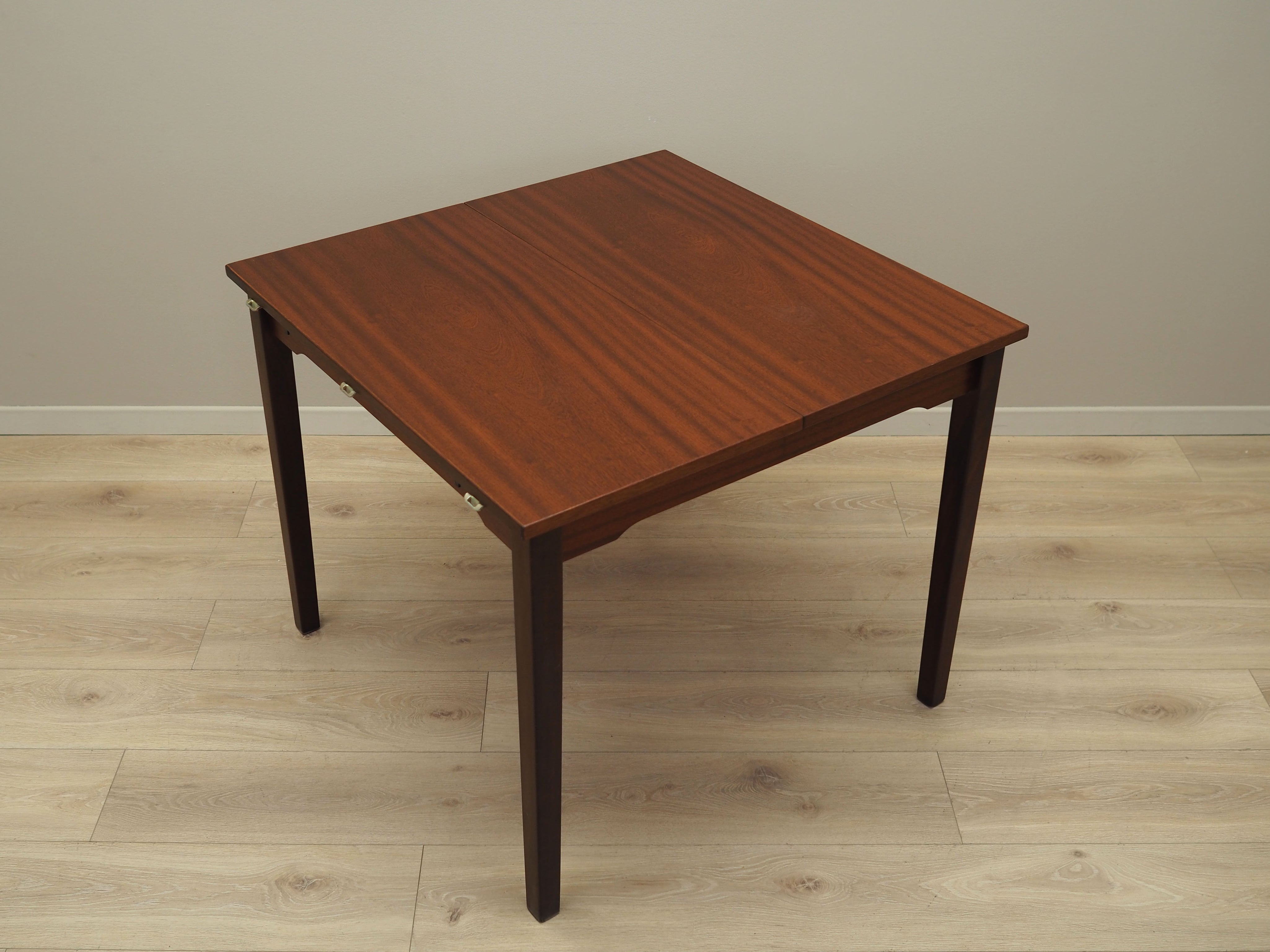 Mahogany_table_Danish_design_1970s_production_Denmark