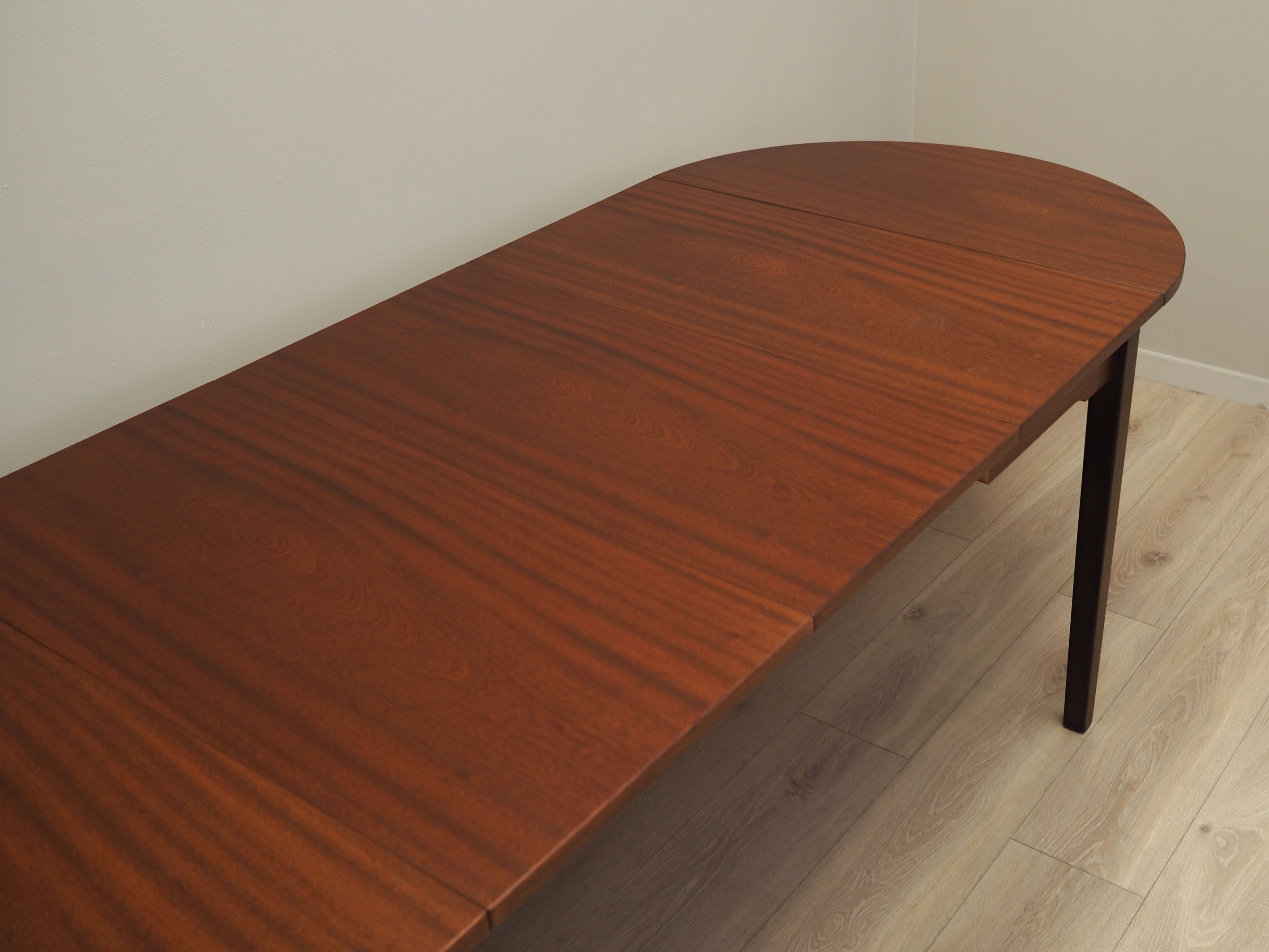 Mahogany_table_Danish_design_1970s_production_Denmark
