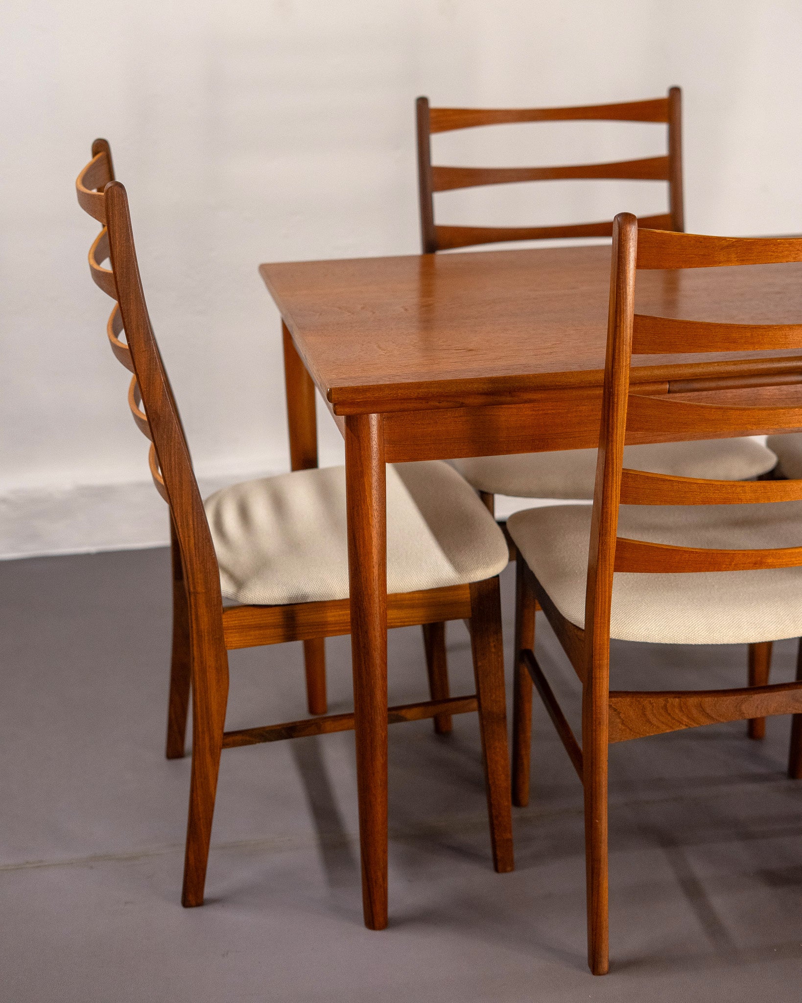 Mid_Century_Danish_Extending_Dining_Table_made_of_Teak,_circa_1960