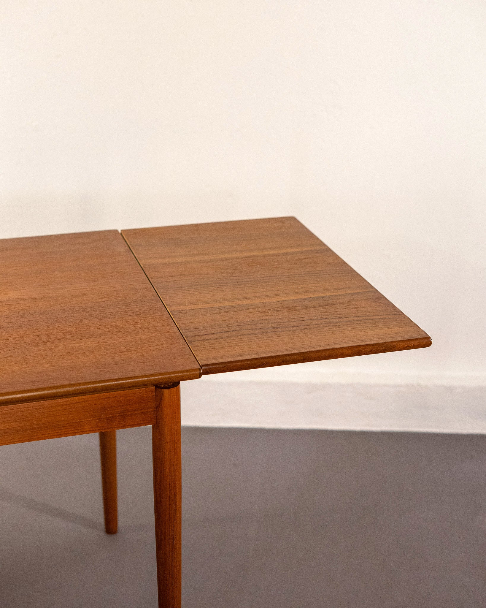 Mid_Century_Danish_Extending_Dining_Table_made_of_Teak,_circa_1960