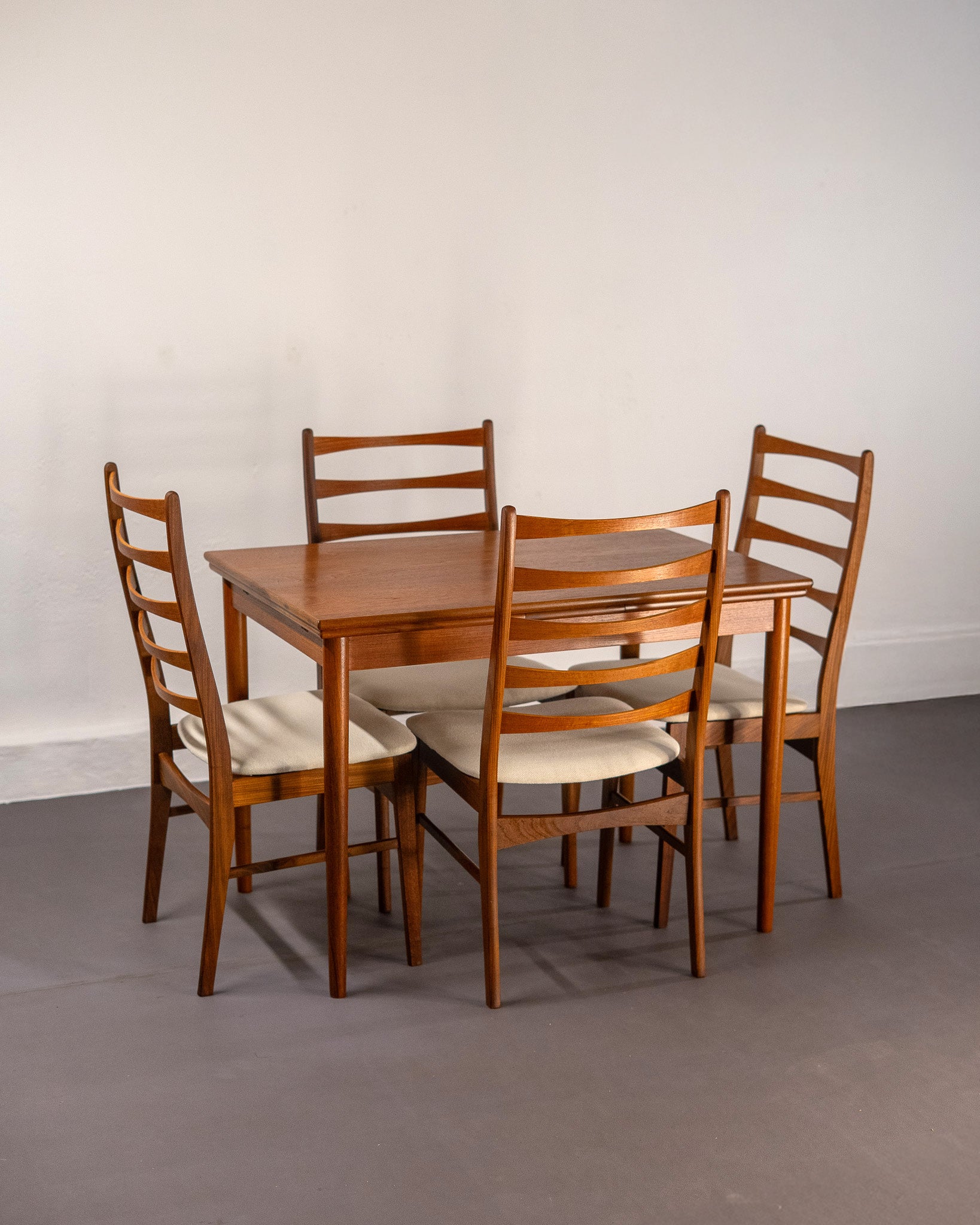 Mid_Century_Danish_Extending_Dining_Table_made_of_Teak,_circa_1960