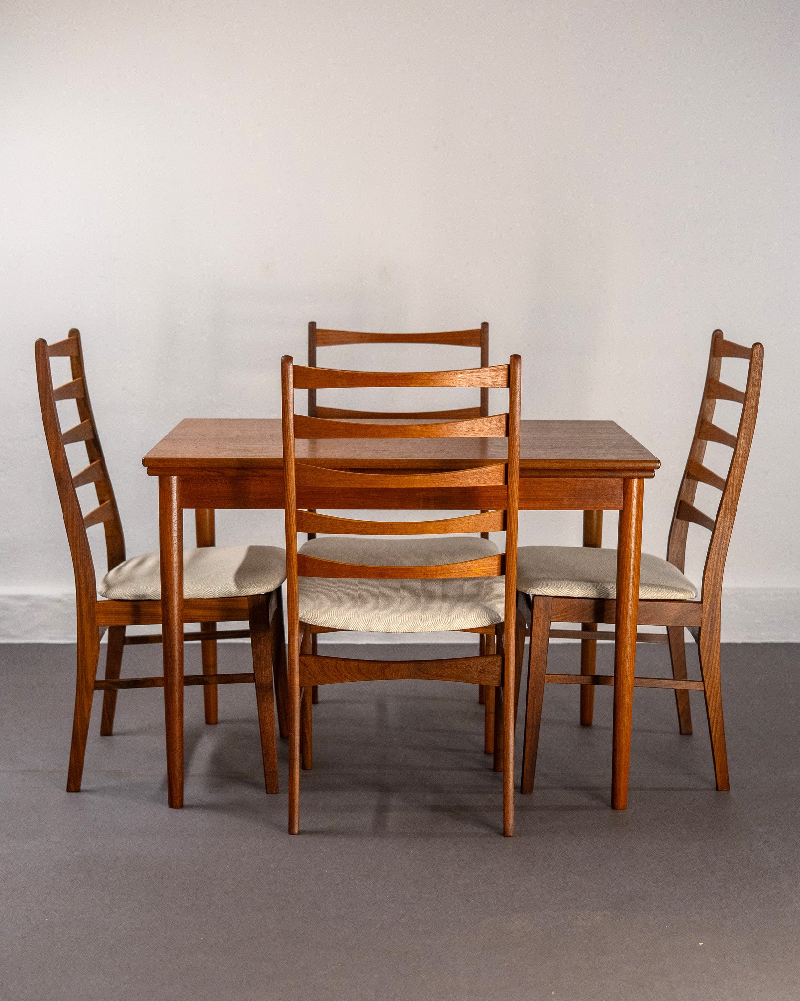 Mid_Century_Danish_Extending_Dining_Table_made_of_Teak,_circa_1960