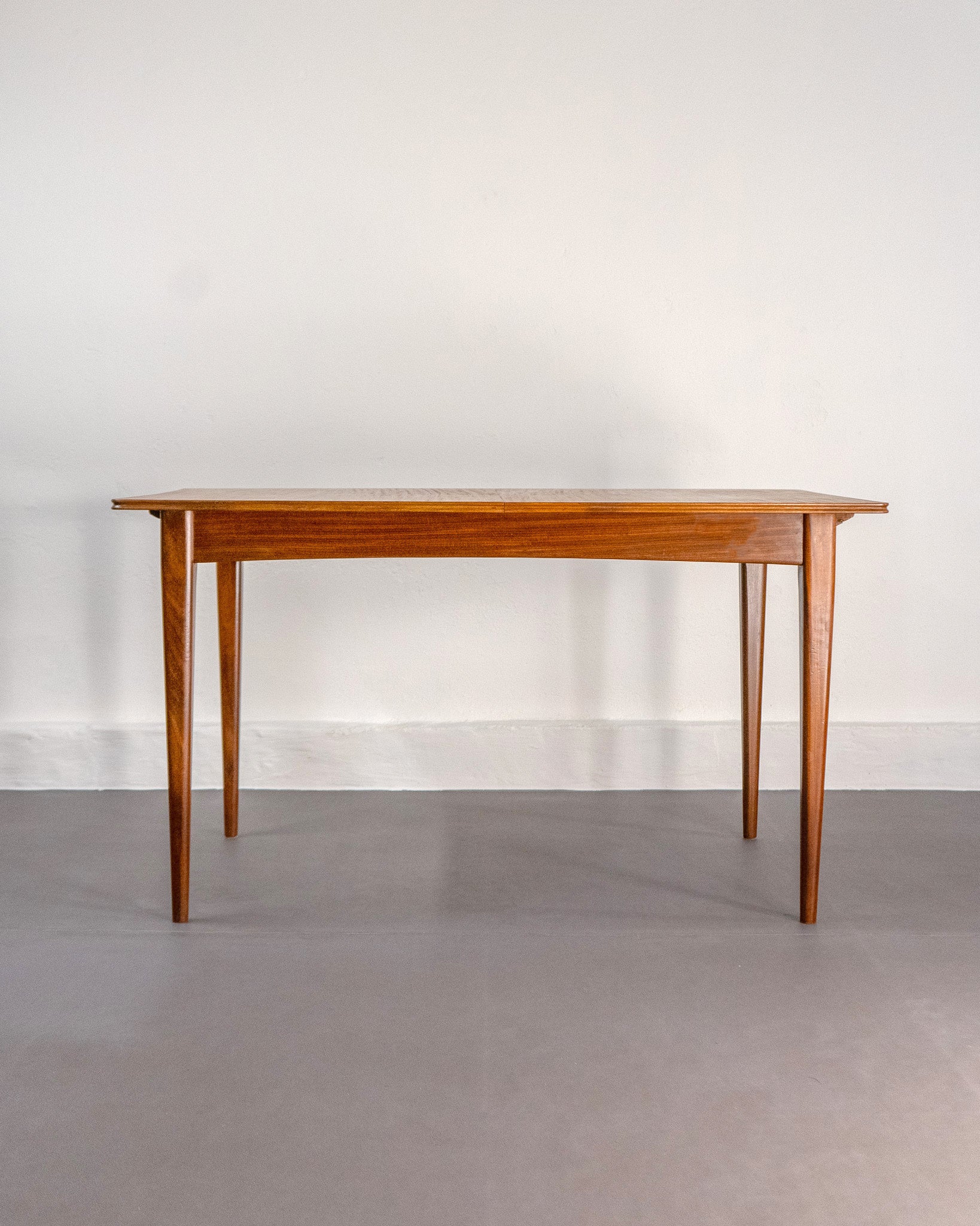 Mid_Century_Extending_Dining_Table_made_of_Teak_and_Afromosia_by_A._Younger_Ltd