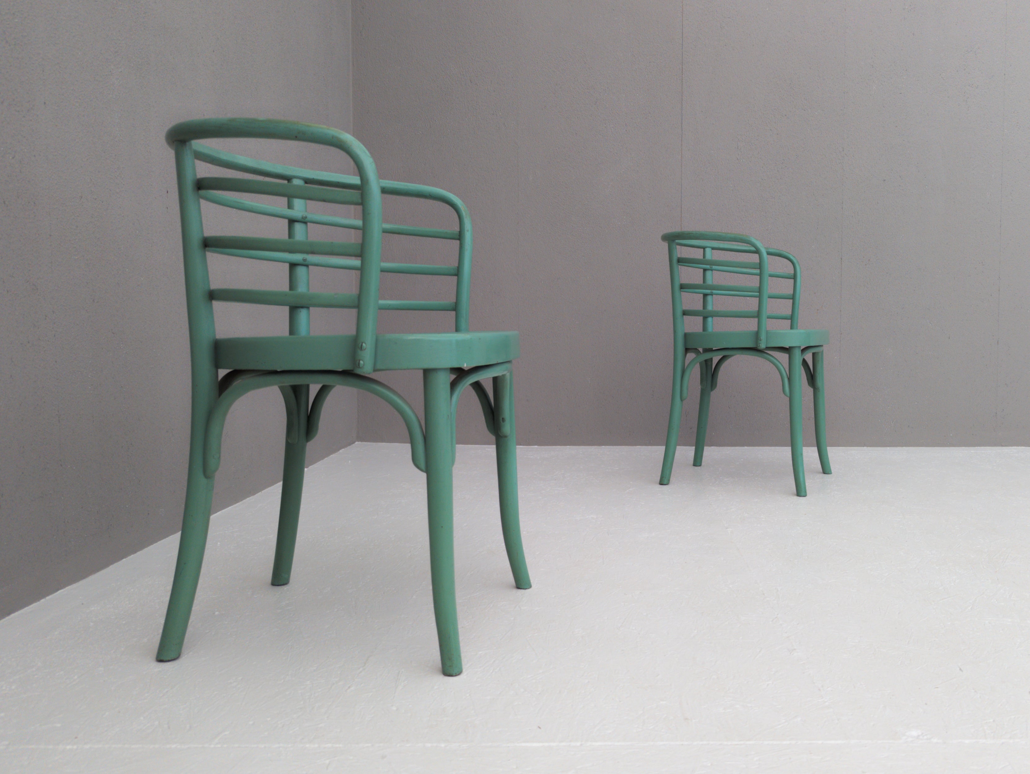 Modern_Viennese_Set_Thonet_B_246_Chairs_T_142_Table_by_Josef_Frank_1930s