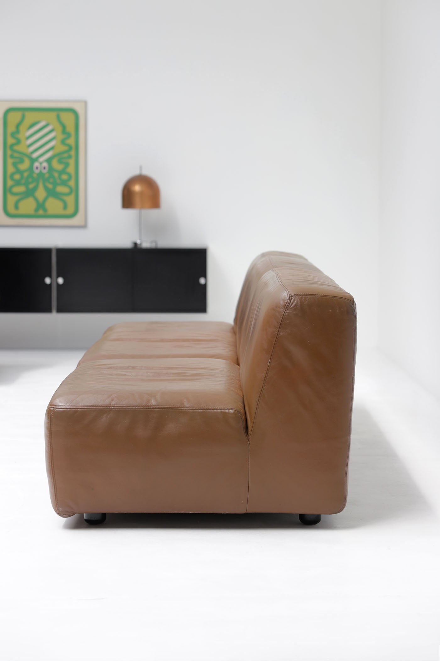 Modular_leather_sofa,_manufactured_by_Durlet,_Belgium,_1970s.