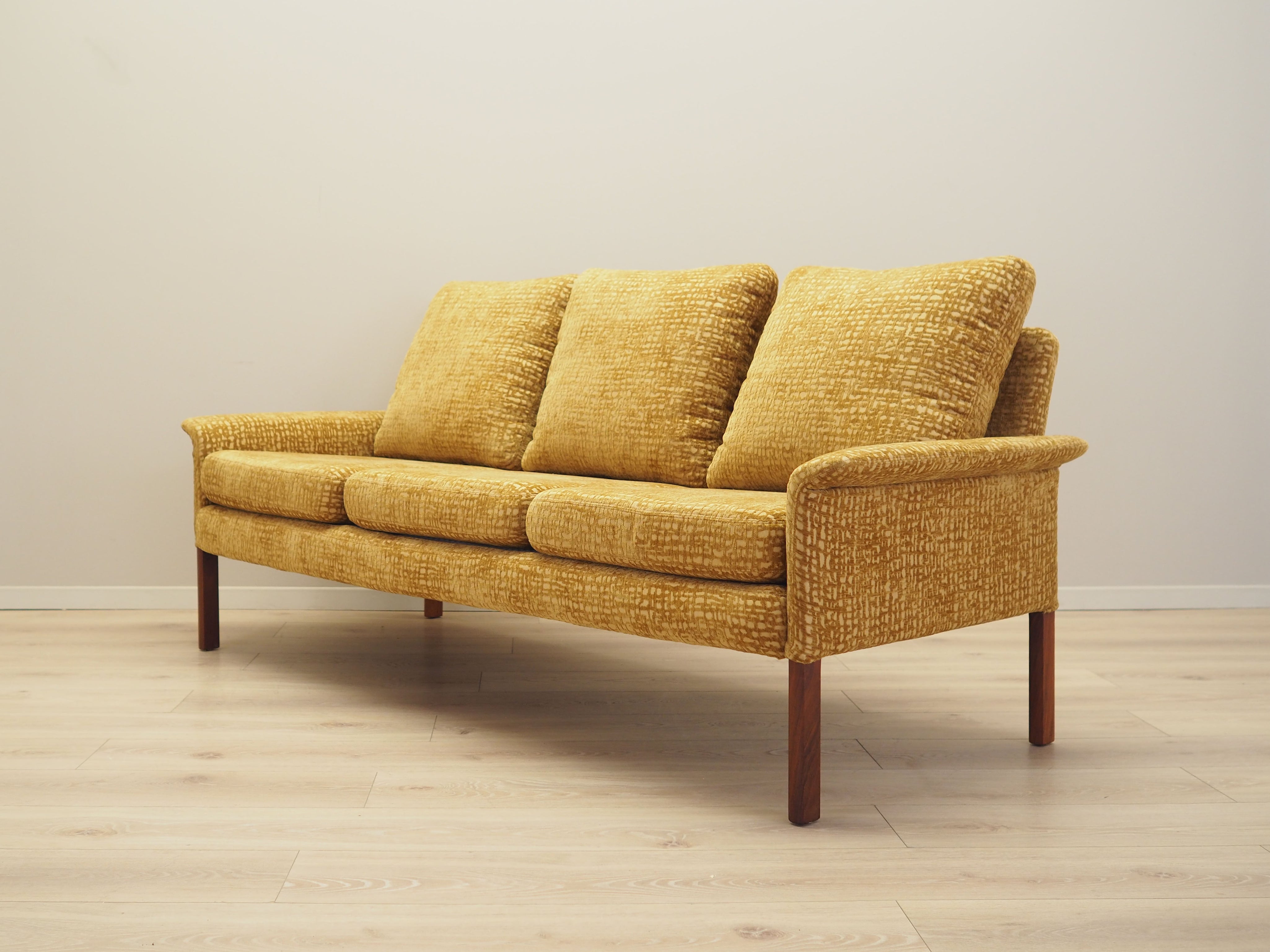 Mustard_sofa_Danish_design_1960s_designer_Hans_Olsen