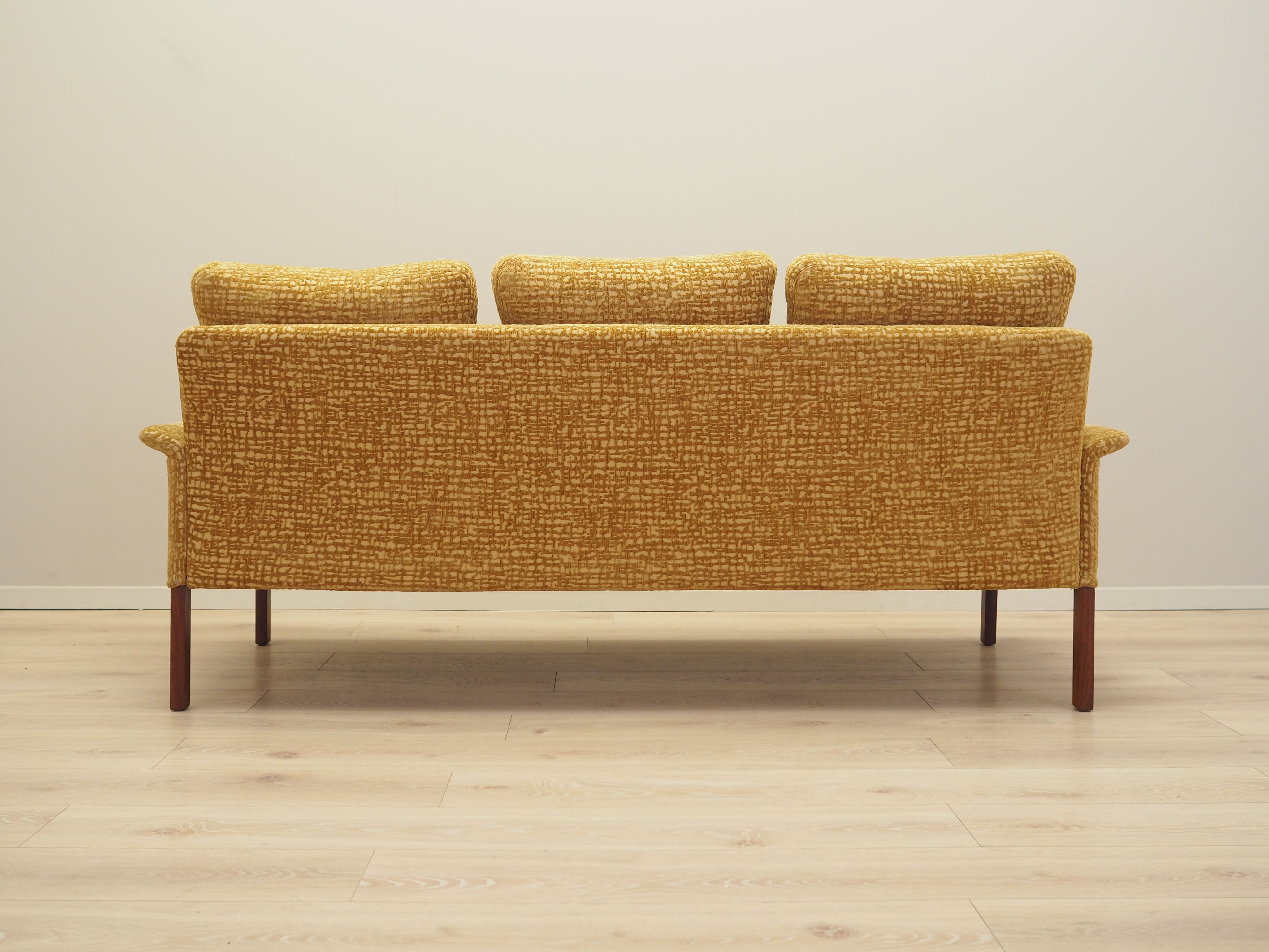 Mustard_sofa_Danish_design_1960s_designer_Hans_Olsen
