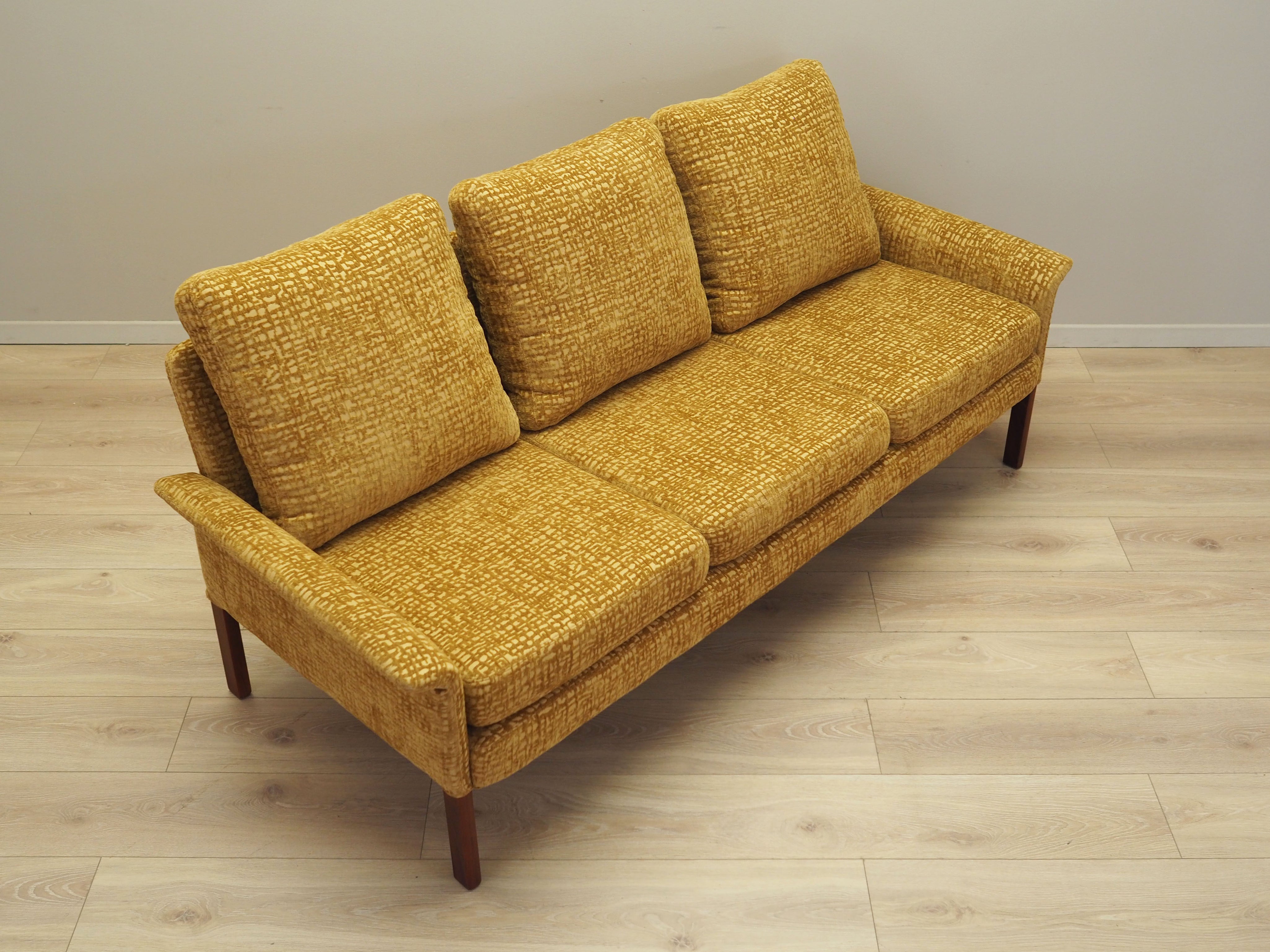 Mustard_sofa_Danish_design_1960s_designer_Hans_Olsen