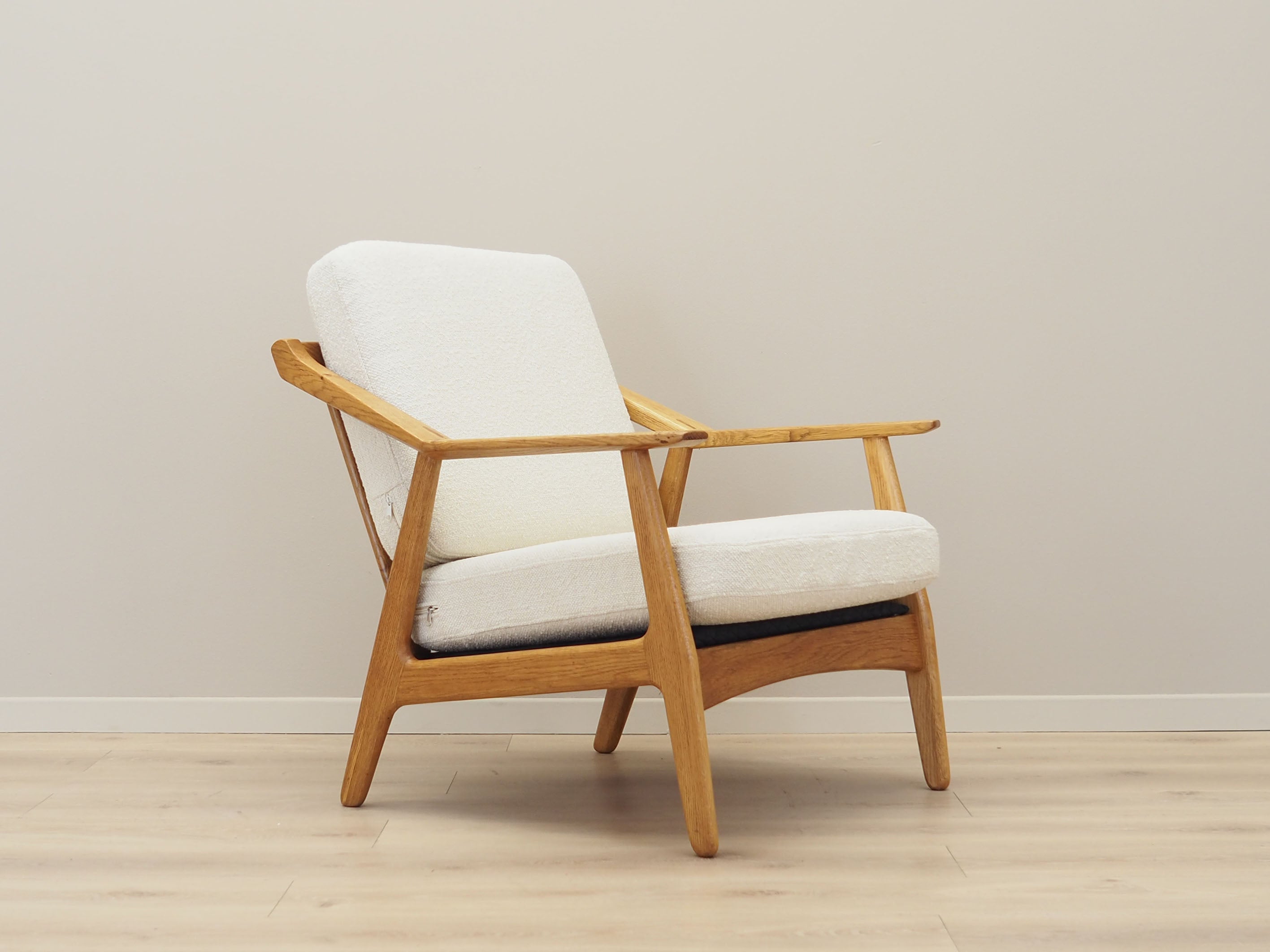 Oak_armchair_Danish_design_1960s_designer_H._Brockmann_Petersen_production_Randers_M_belfabrik