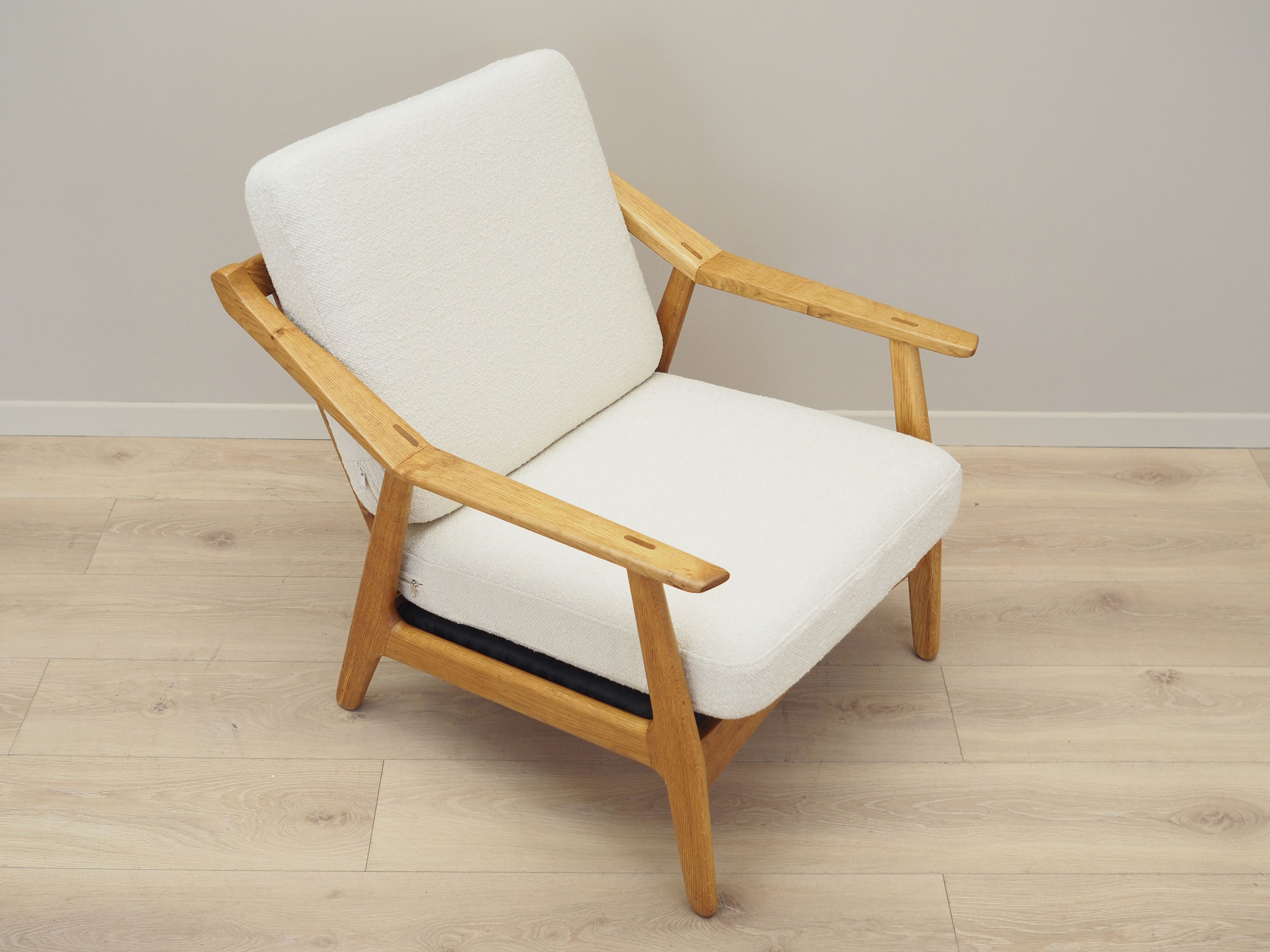 Oak_armchair_Danish_design_1960s_designer_H._Brockmann_Petersen_production_Randers_M_belfabrik
