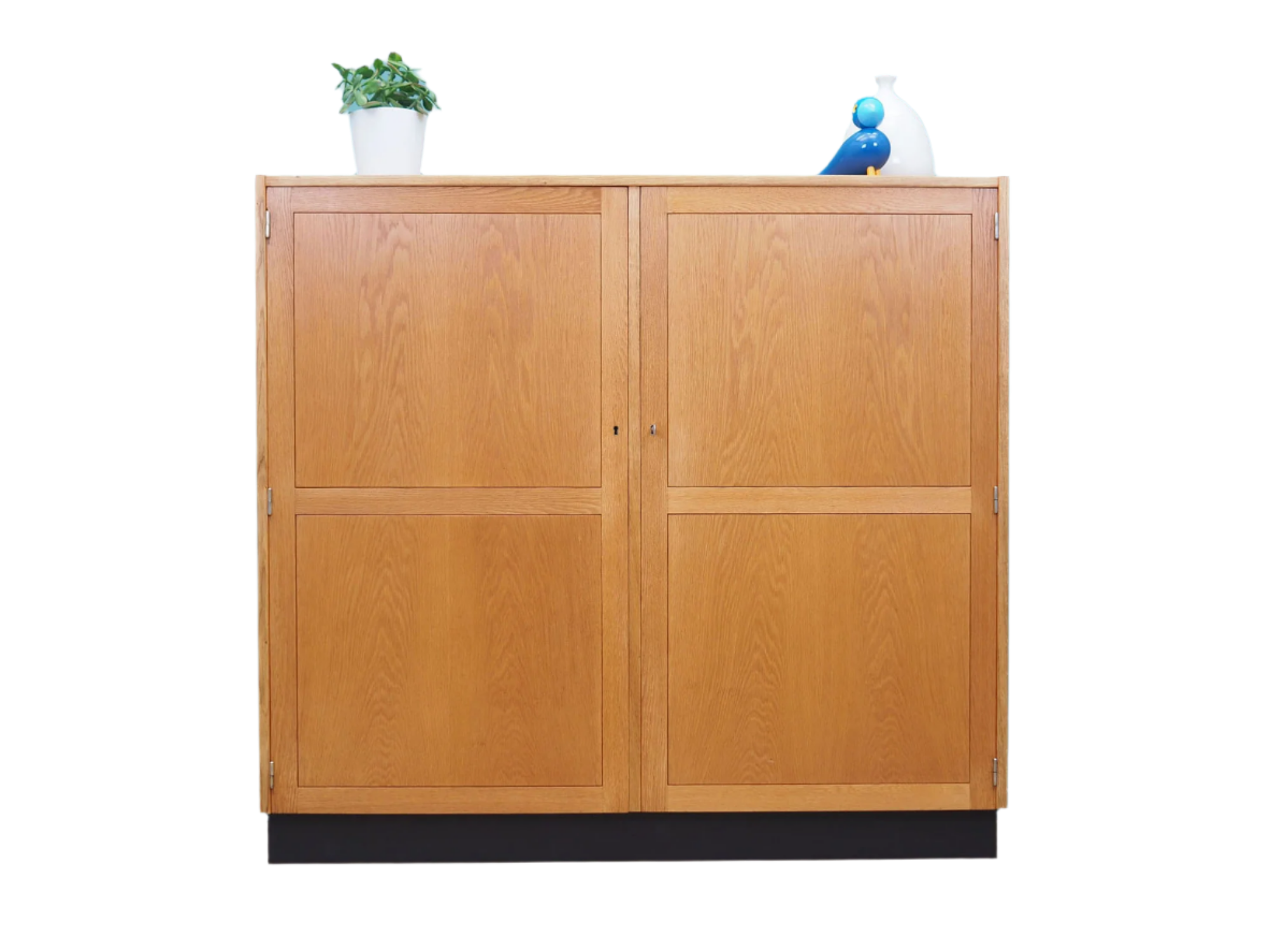 Oak_cabinet_Danish_design_1960s_production_Denmark