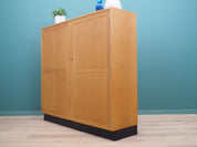 Oak_cabinet_Danish_design_1960s_production_Denmark