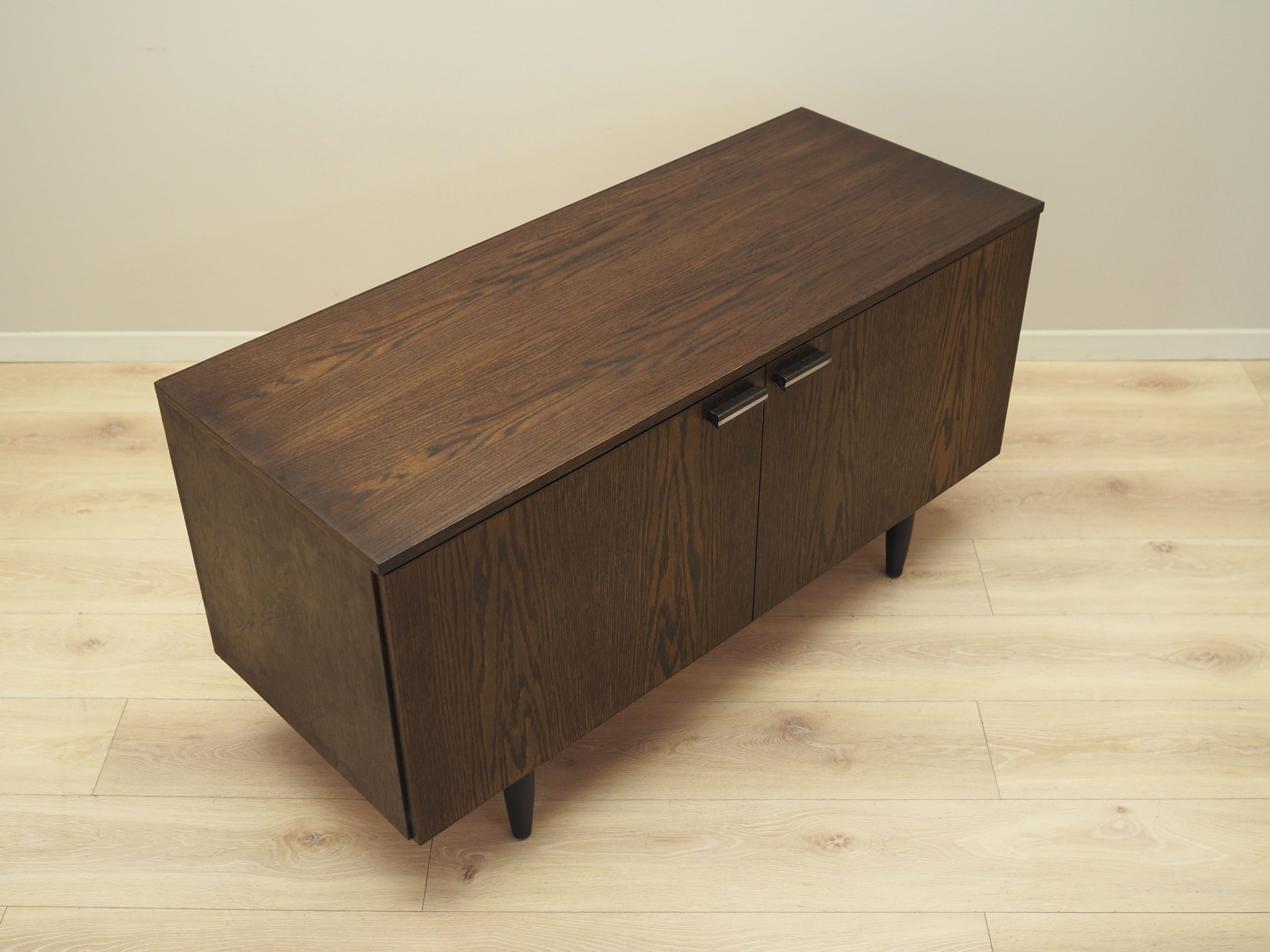 Oak_cabinet_Danish_design_1970s_production_Denmark