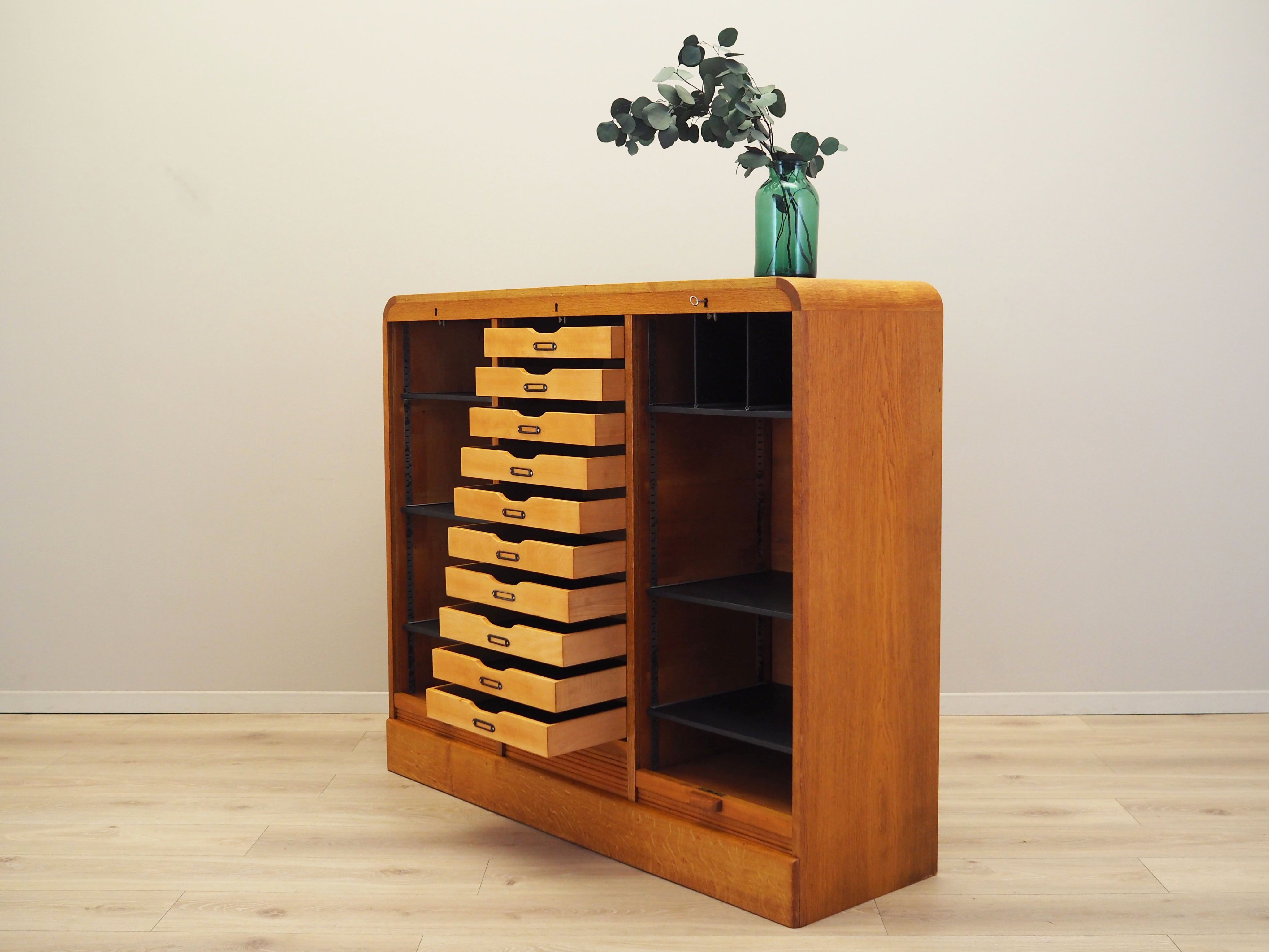 Oak_cabinet_in_Danish_design_1960s_production_Denmark