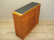 Oak_cabinet_in_Danish_design_1960s_production_Denmark