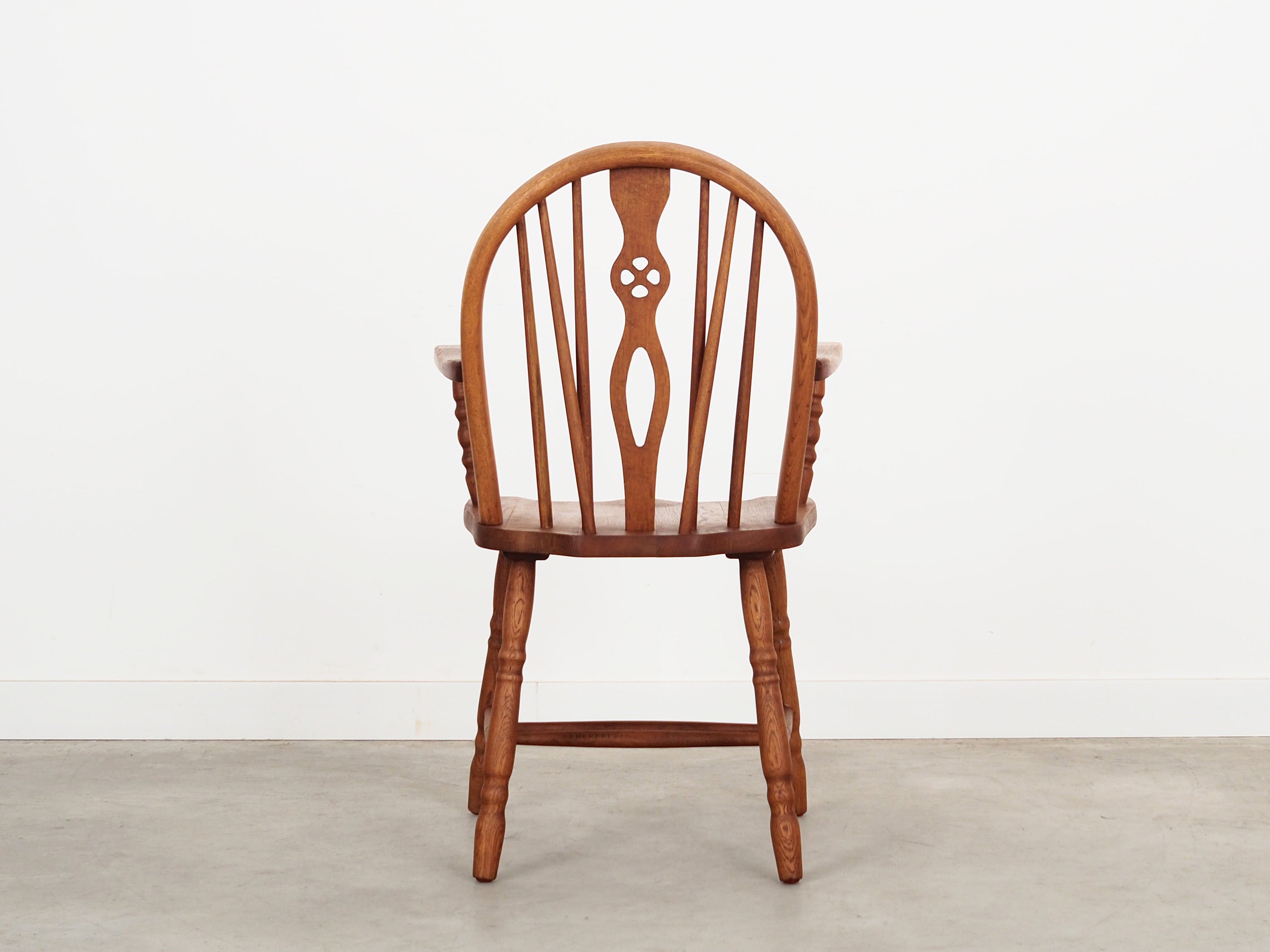 Oak_chair_Danish_design_1960s_production_Denmark