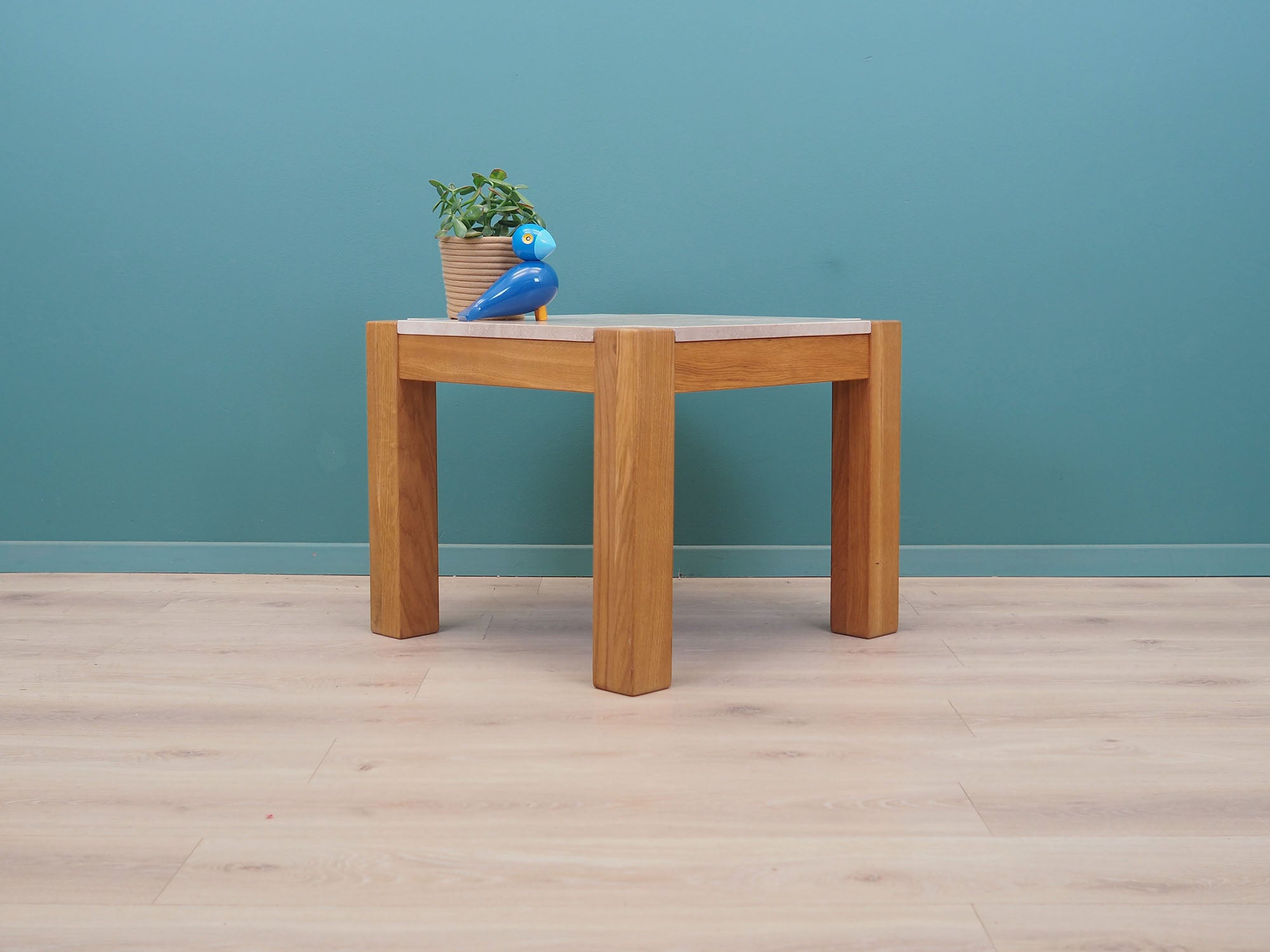 Oak_coffee_table_Danish_design_1970s_production_Denmark