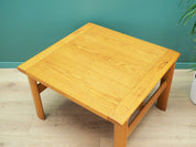 Oak_coffee_table_in_Danish_design_1960s_production_Denmark