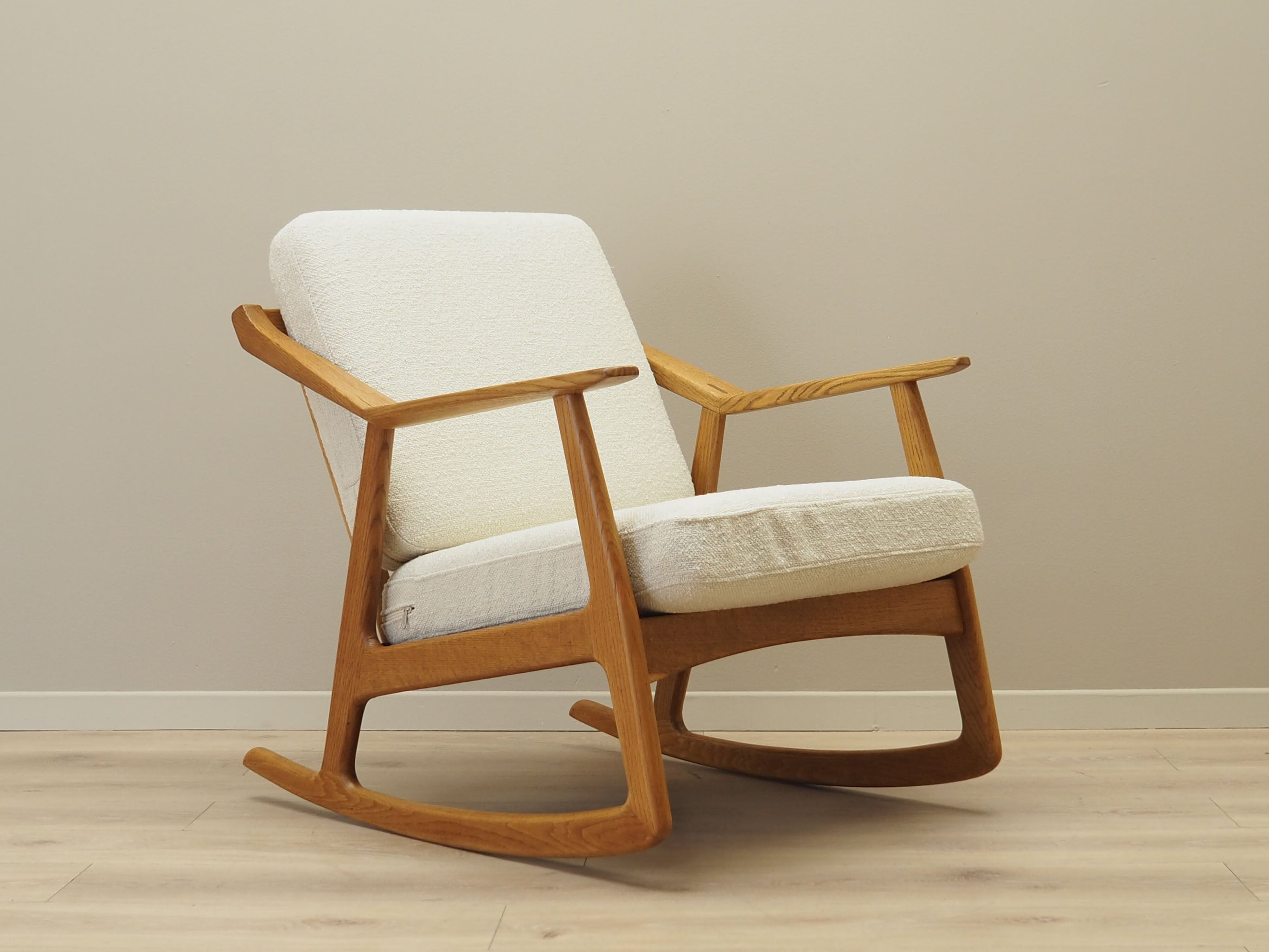 Oak_rocking_chair_Danish_design_1960s_designer_H._Brockmann_Petersen_production_Randers_M_belfabrik