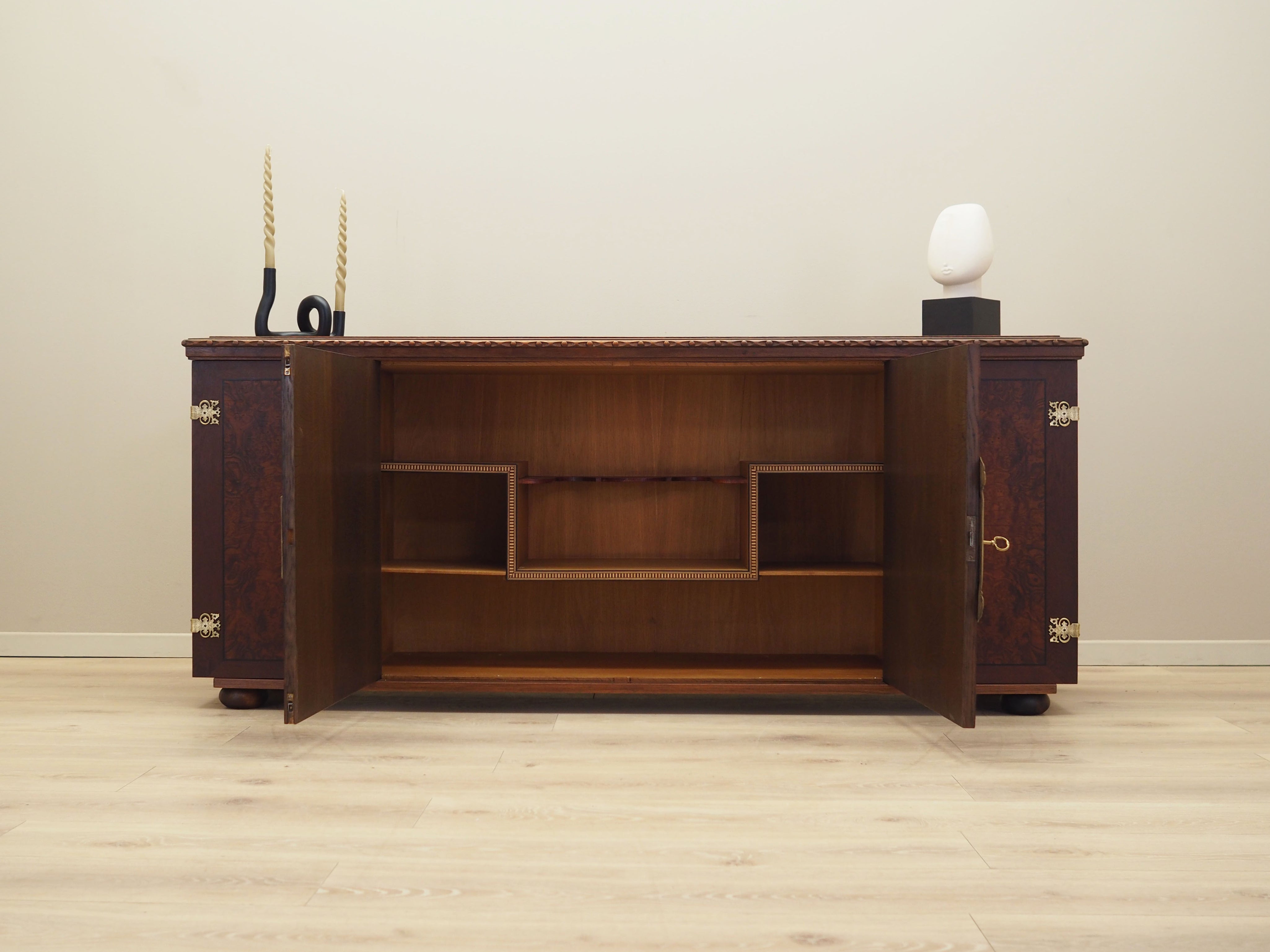 Oak_sideboard_Danish_design_1960s_production_Denmark
