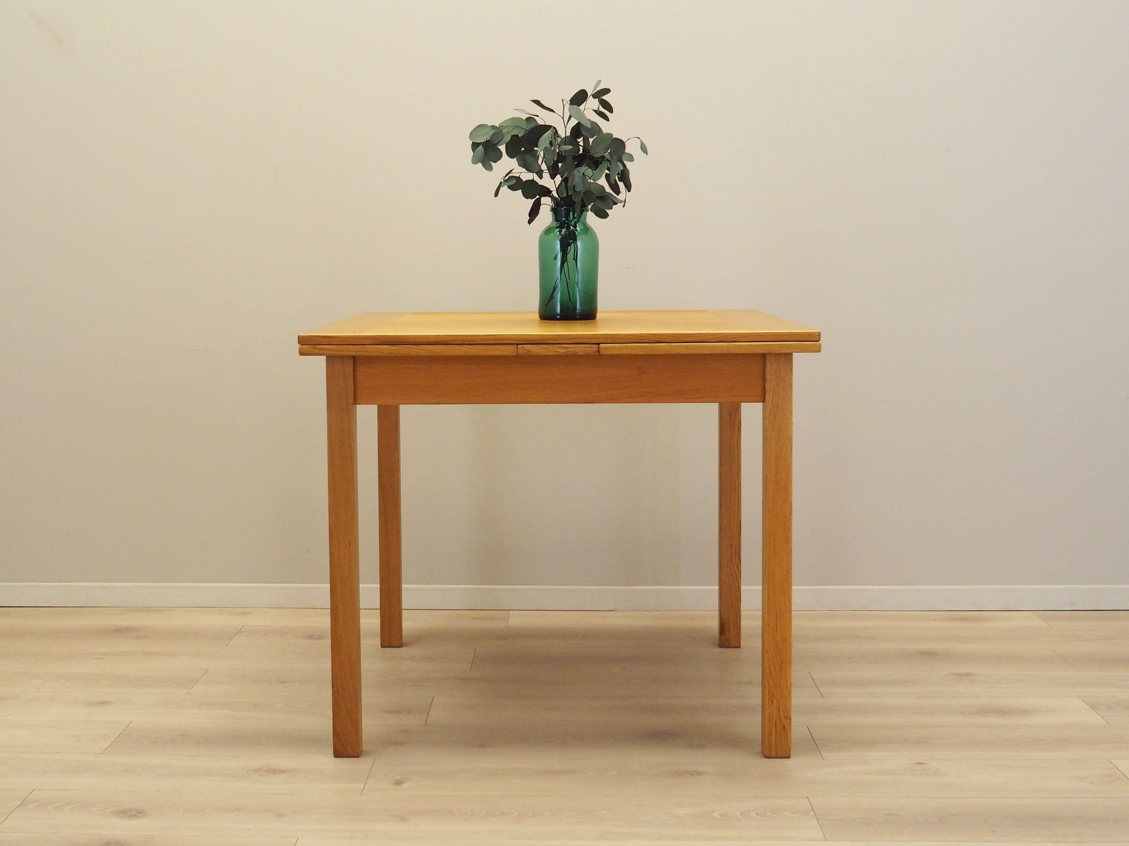 Oak_table_Danish_design_1960s_production_Denmark