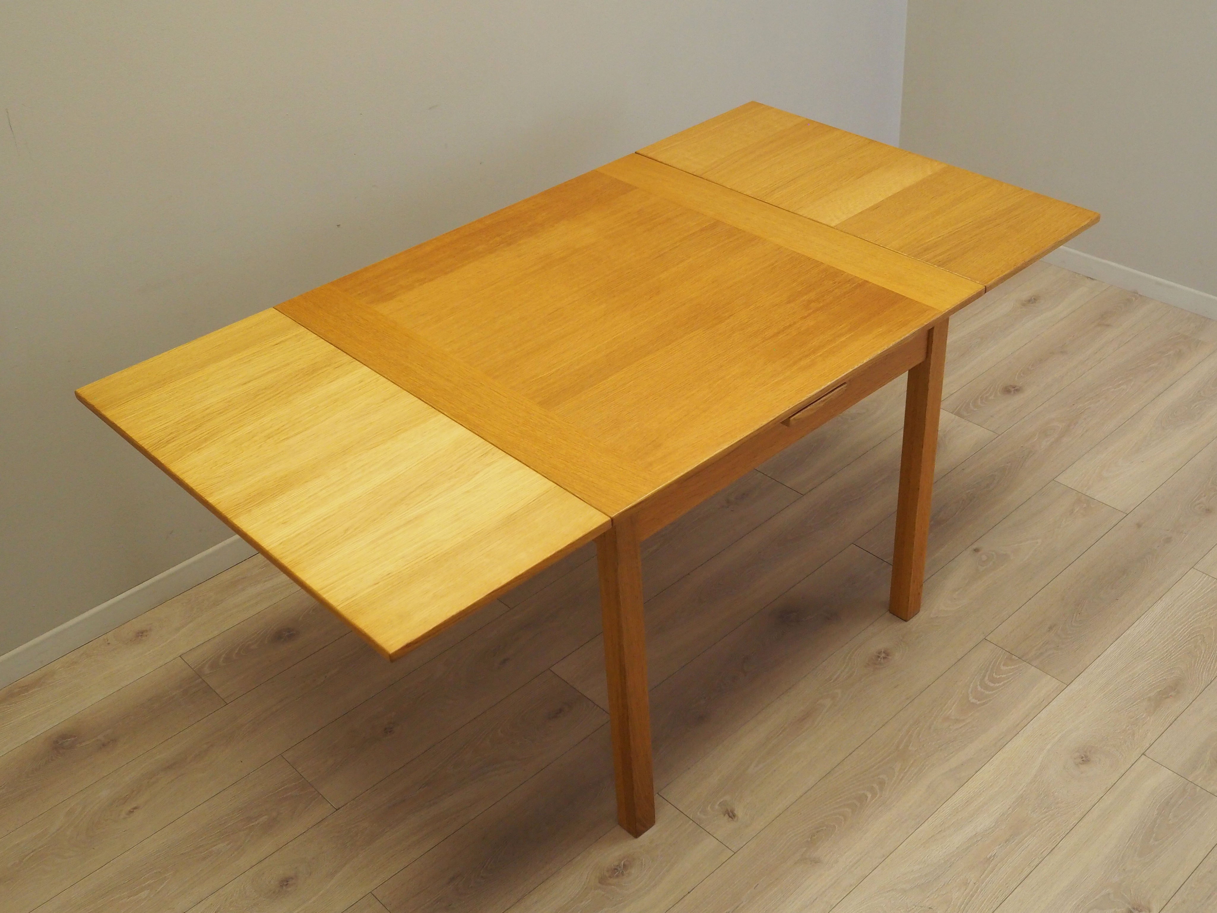 Oak_table_Danish_design_1960s_production_Denmark