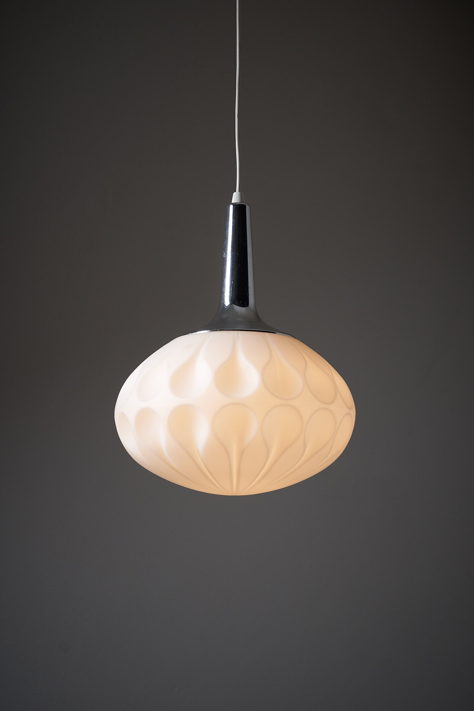 Opal_Glass_Pendant_with_Teardrop_Motive_Peill+Putzler