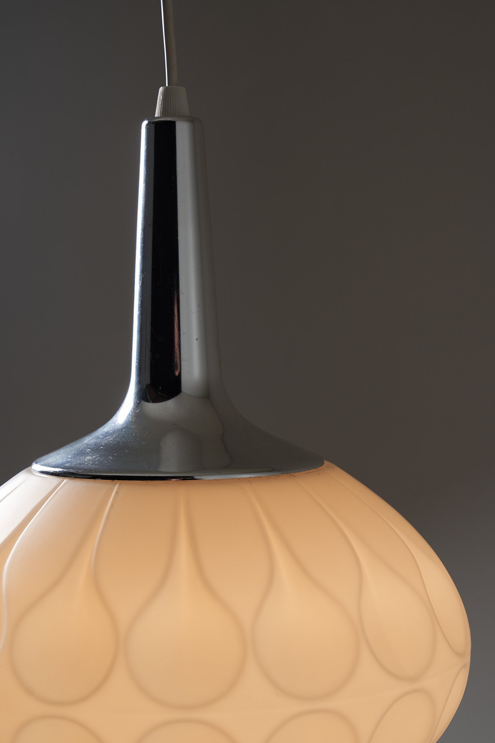 Opal_Glass_Pendant_with_Teardrop_Motive_Peill+Putzler