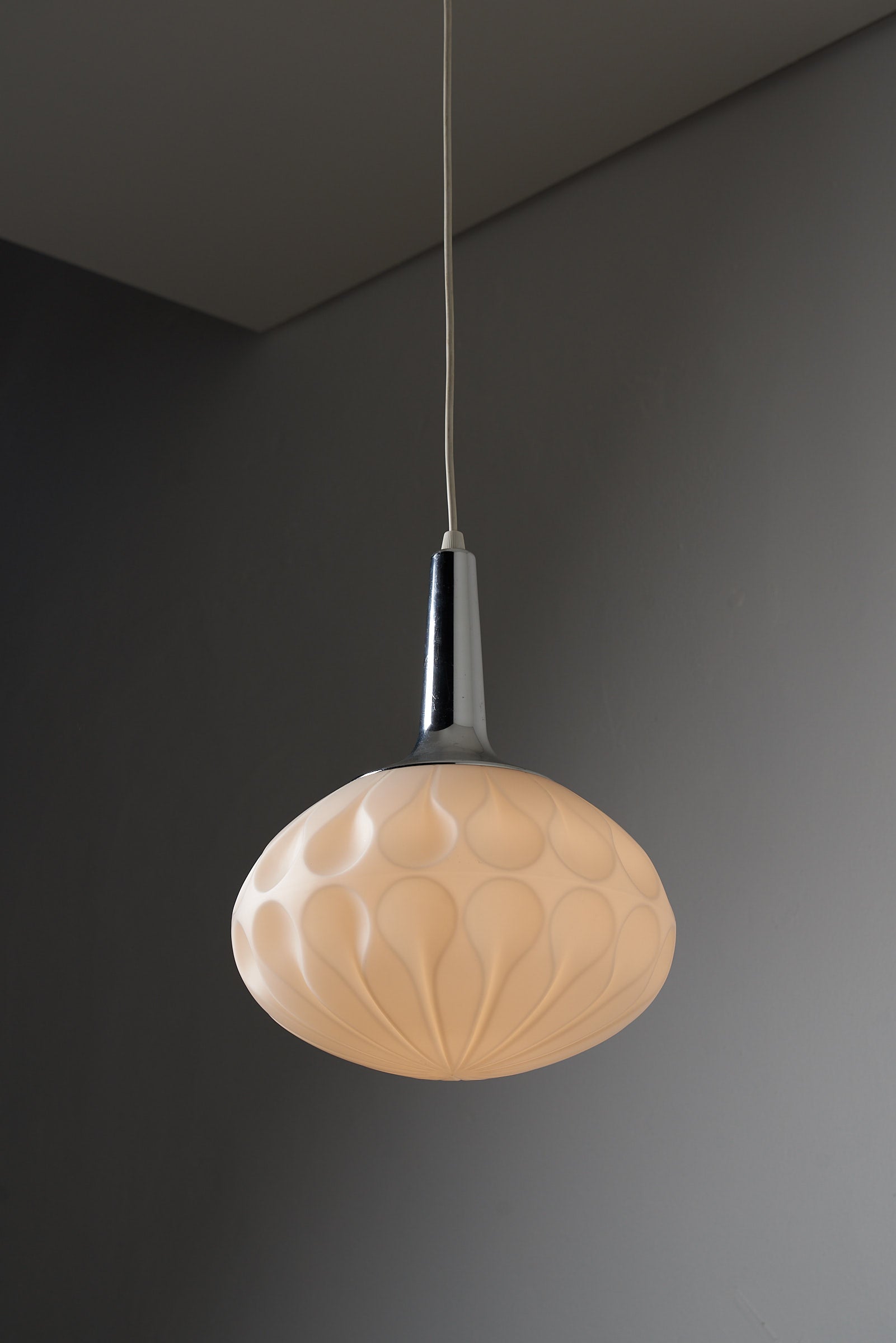 Opal_Glass_Pendant_with_Teardrop_Motive_Peill+Putzler