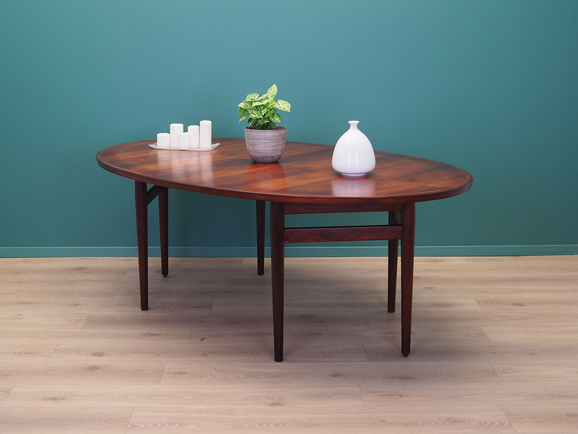 Oval_rosewood_table_1950s_Danish_design_designer_Arne_Vodder_production_Sibast