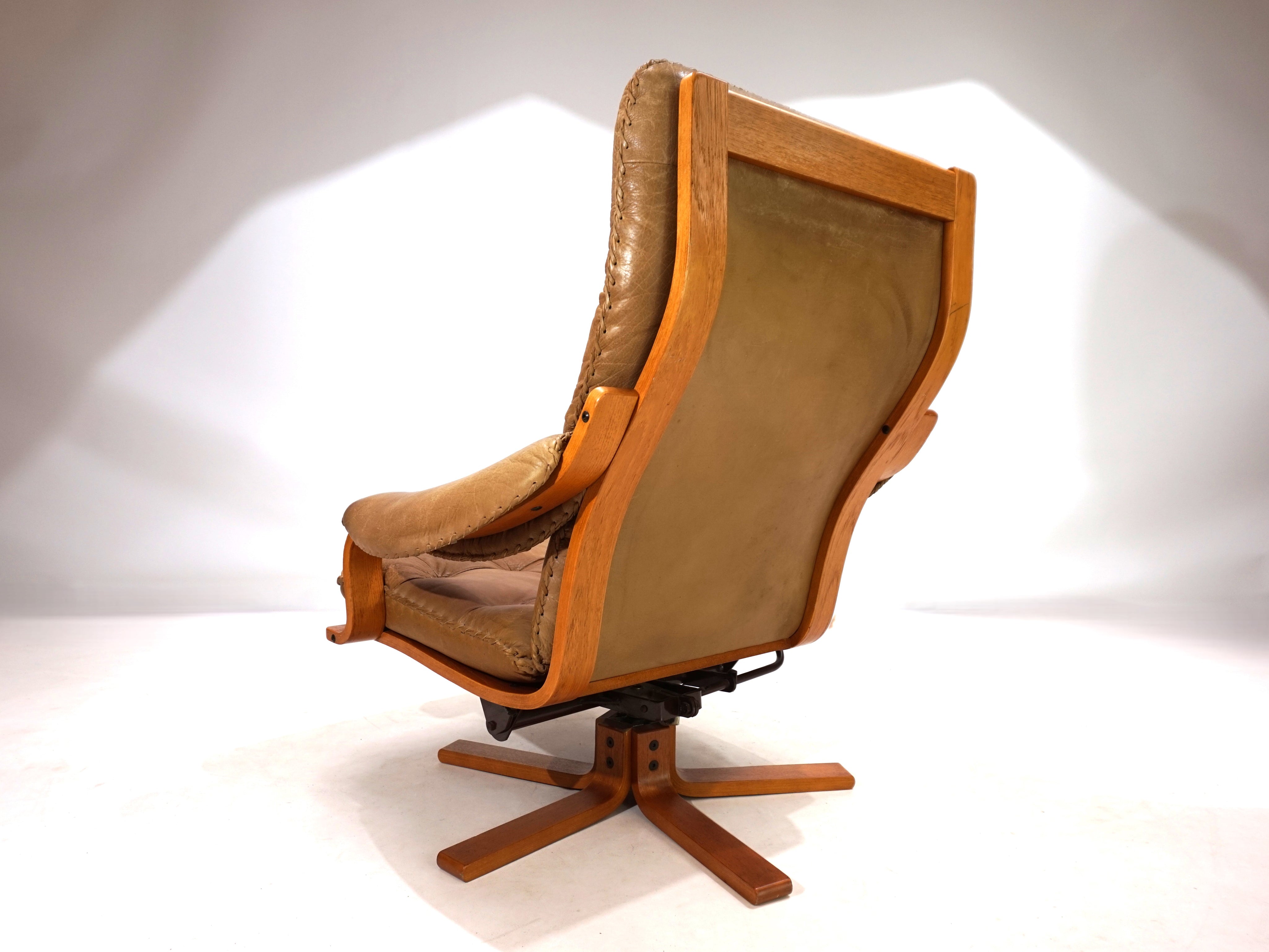 P._Schultz_Co._Denmark_leather_armchair_1960