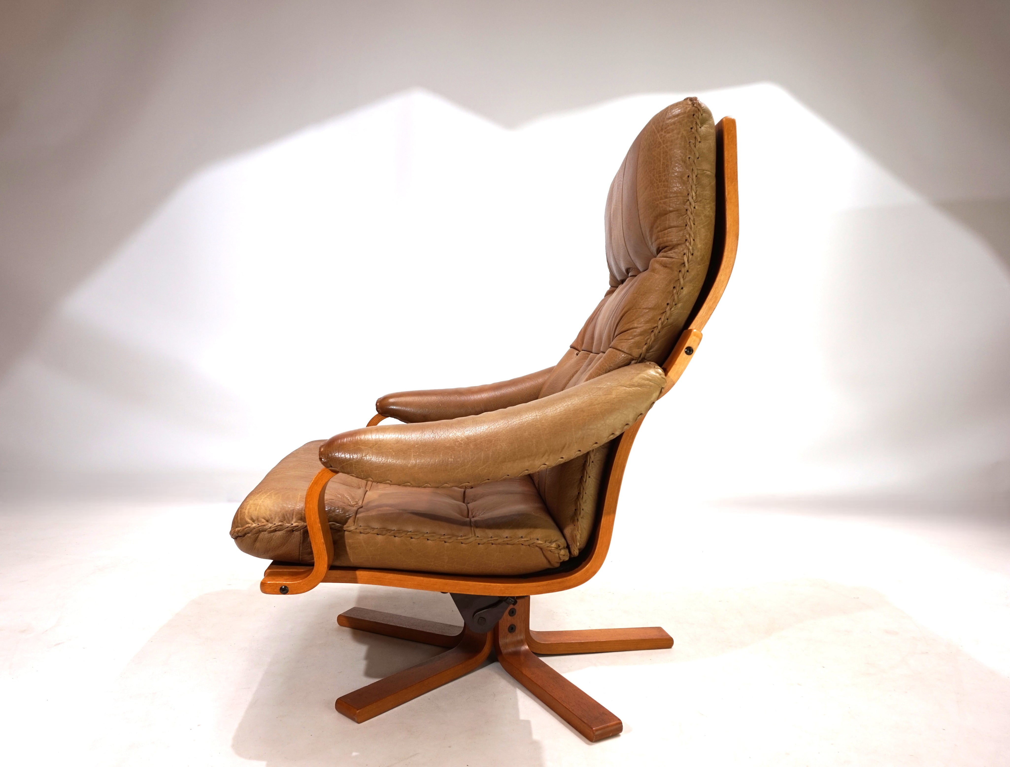P._Schultz_Co._Denmark_leather_armchair_1960