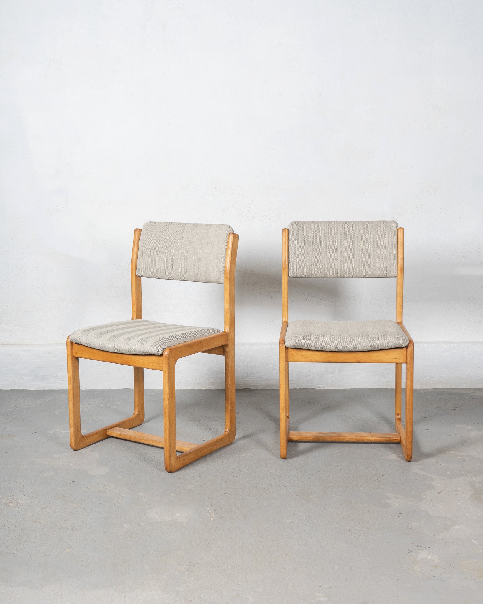 Pair_of_Dinning_Chairs_by_Guilleumas_circa_1960s
