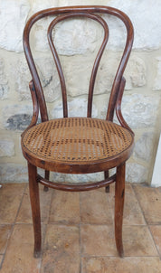 Pair_of_Thonet_Bistro_Dining_Chairs_made_in_Czechoslovakia_c1930