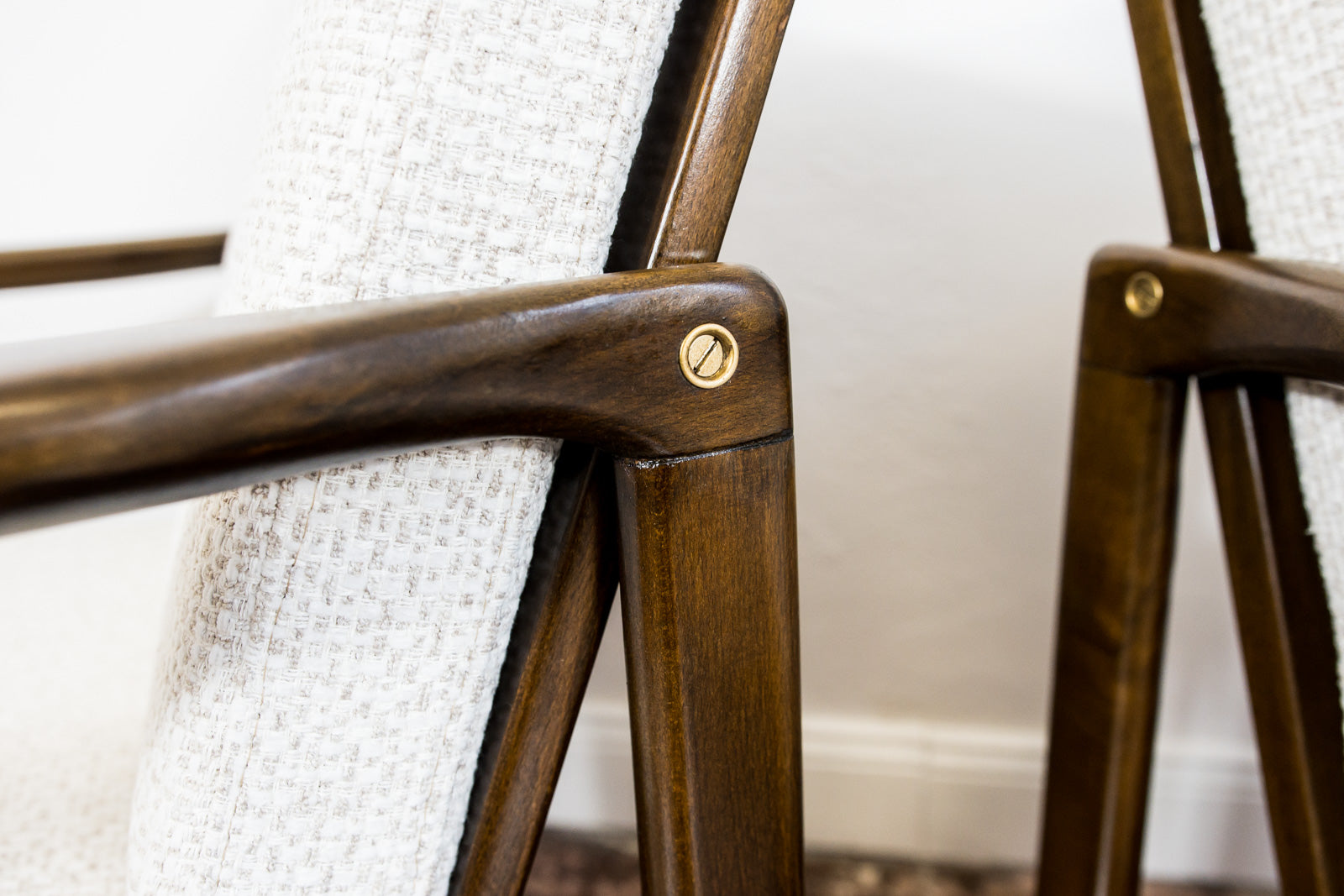 Pair_of_armchairs_B-7522_By_Zenon_B_czyk_Poland_1960_s
