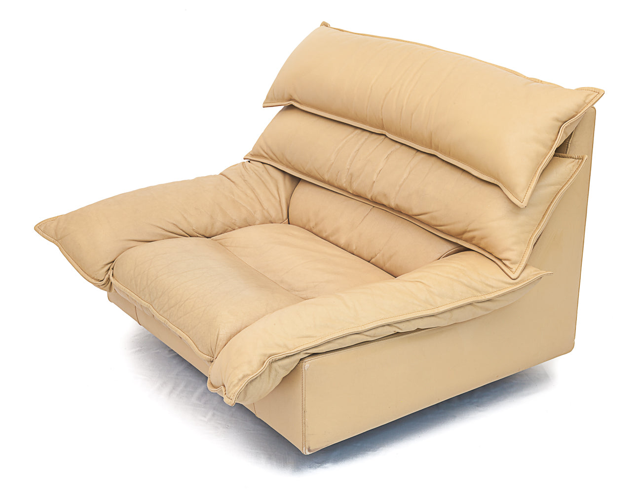 Pair_of_beige_leather_armchairs