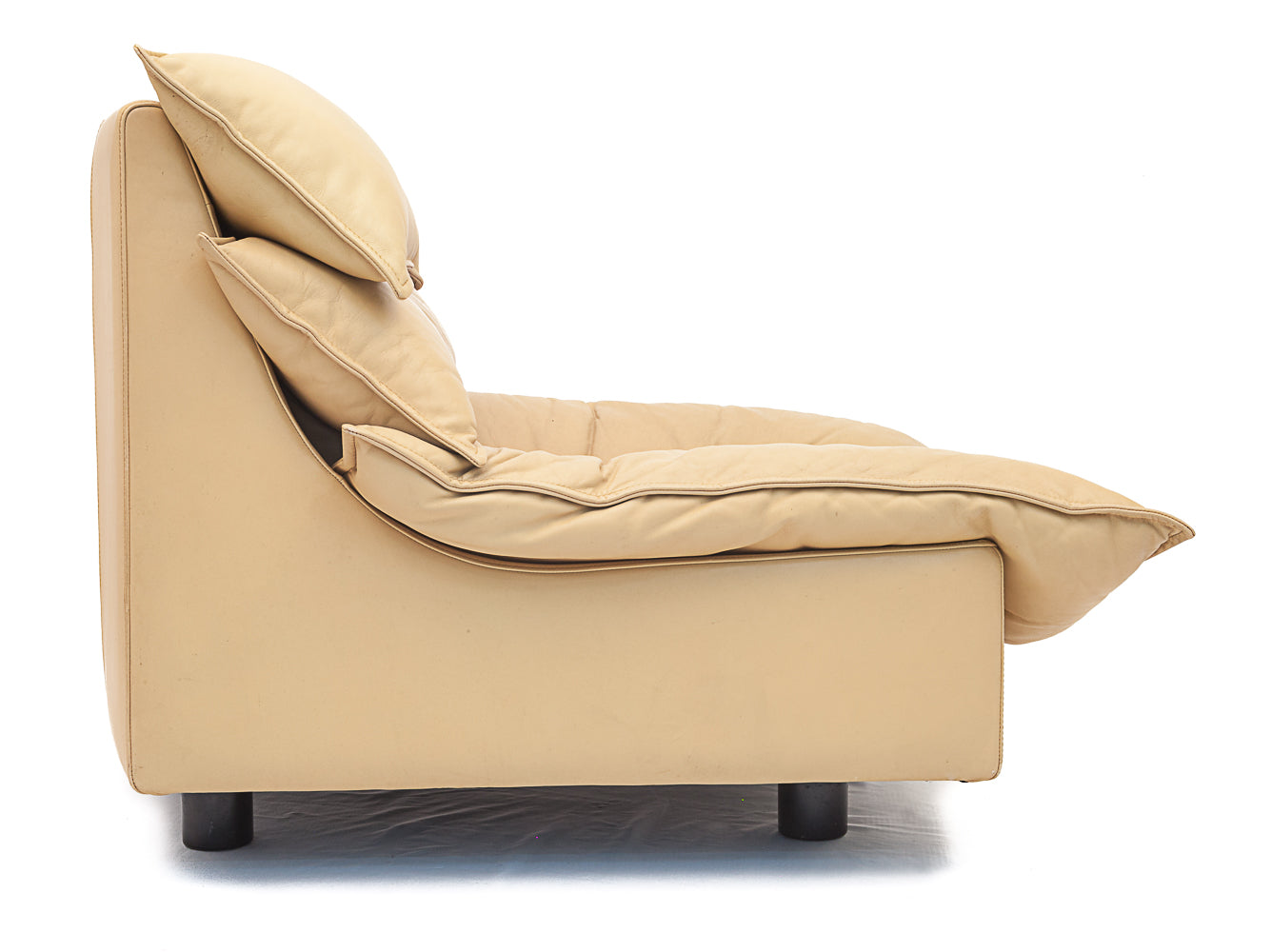 Pair_of_beige_leather_armchairs