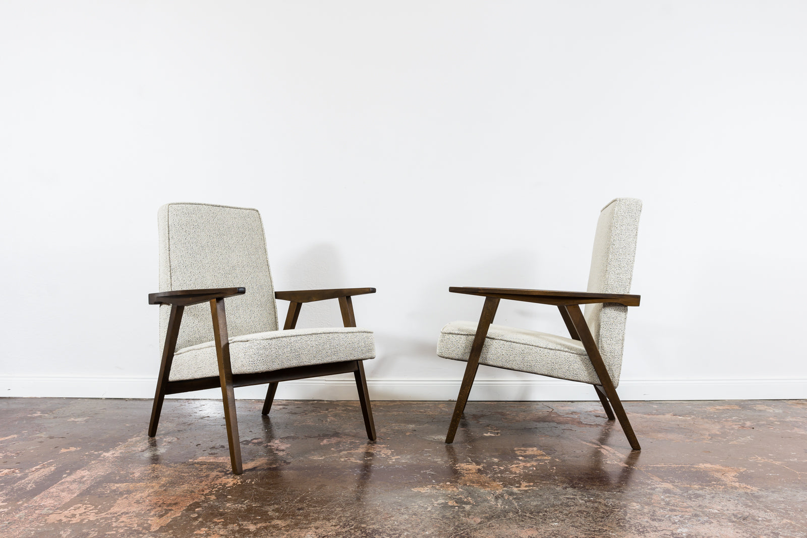 Pair_of_vintage_armchairs_Poland_1960_s