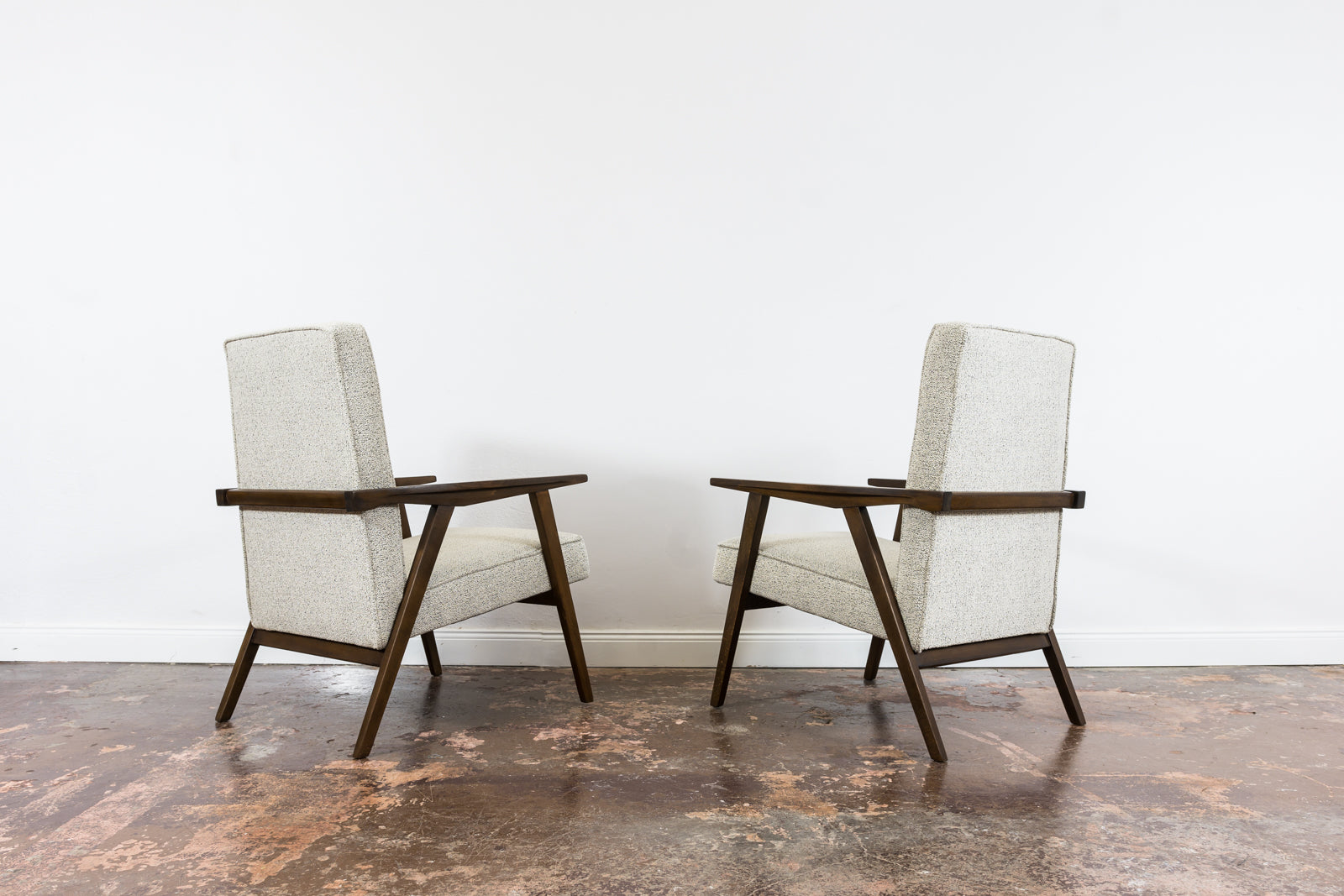 Pair_of_vintage_armchairs_Poland_1960_s