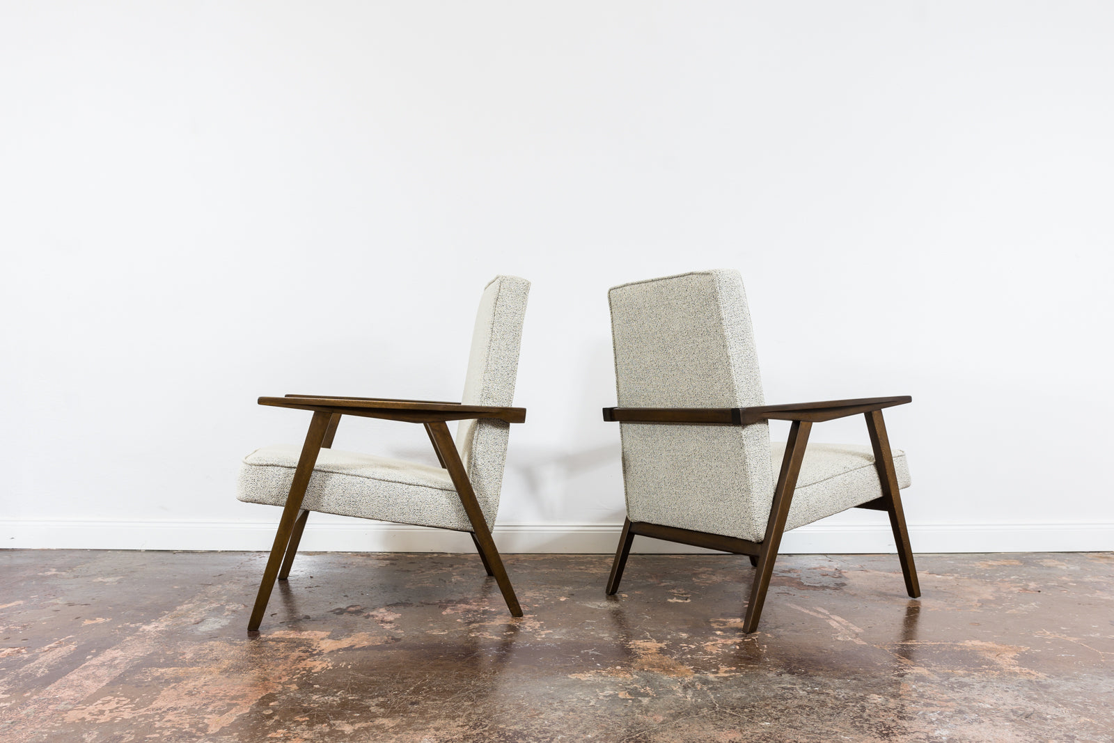Pair_of_vintage_armchairs_Poland_1960_s