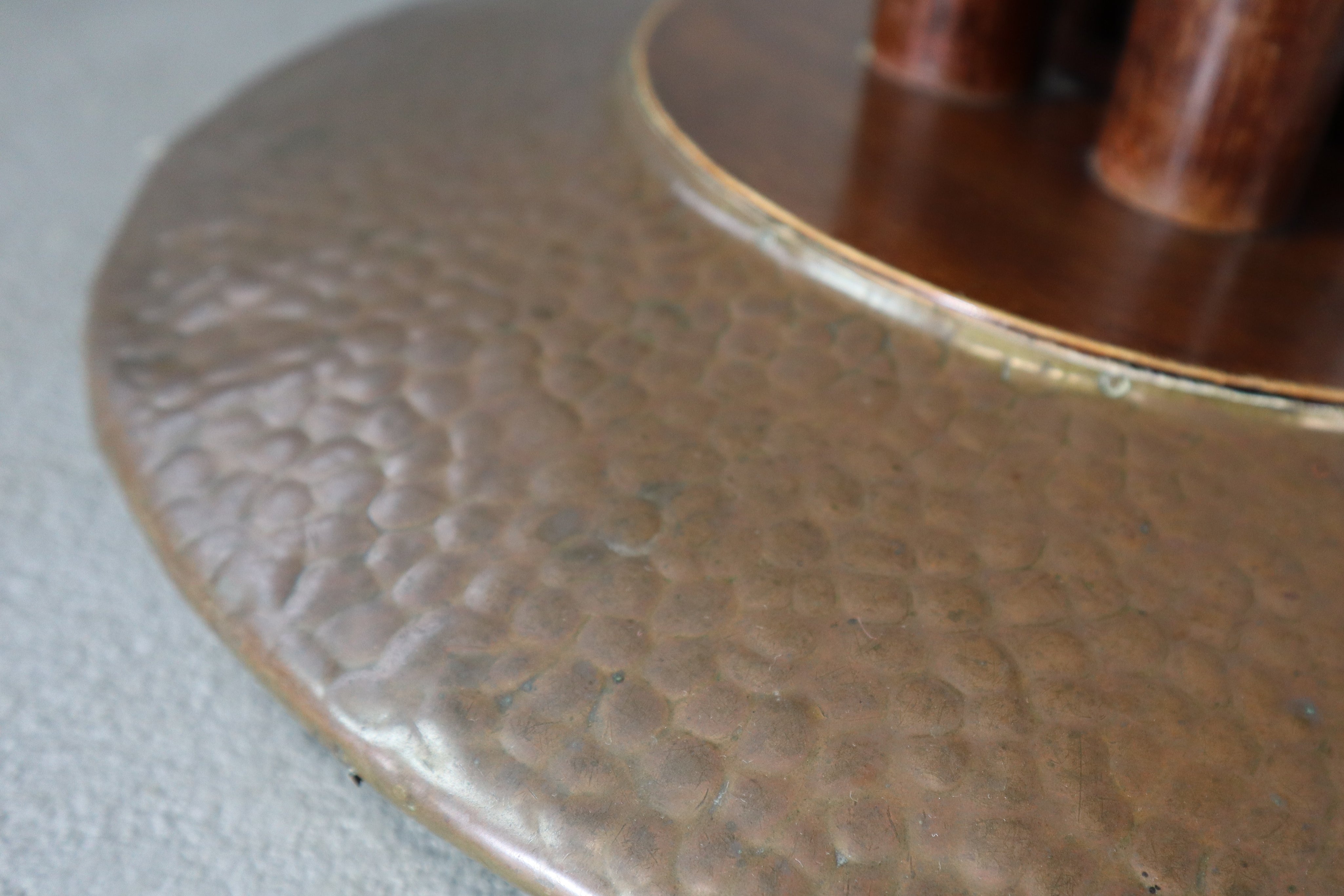 Pedestal_table_by_Josef_Hoffmann_and_executed_by_J._J._Kohn_Vienna_1908