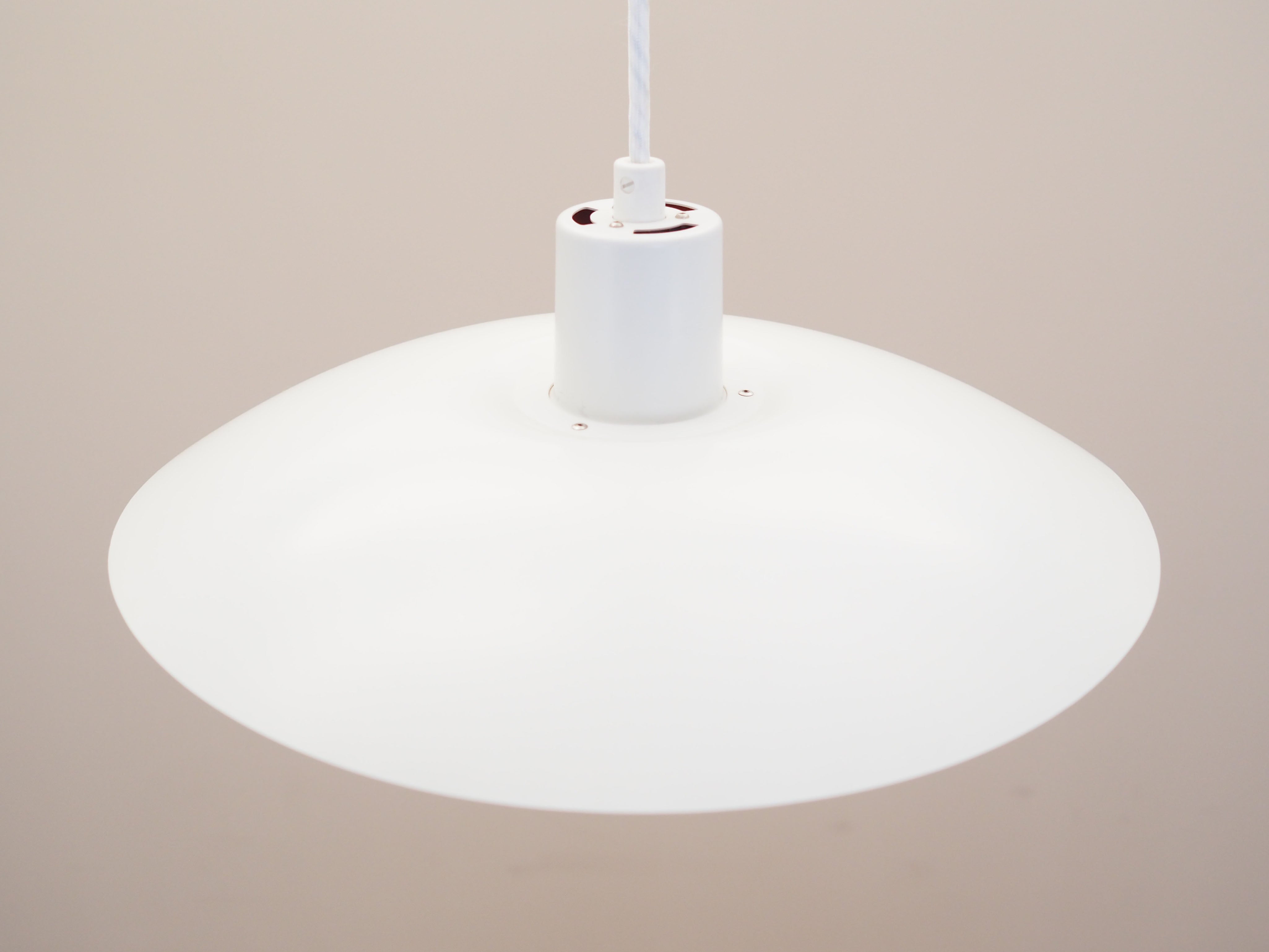 Pendant_lamp_Danish_design_1960s_designer_Poul_Henningsen