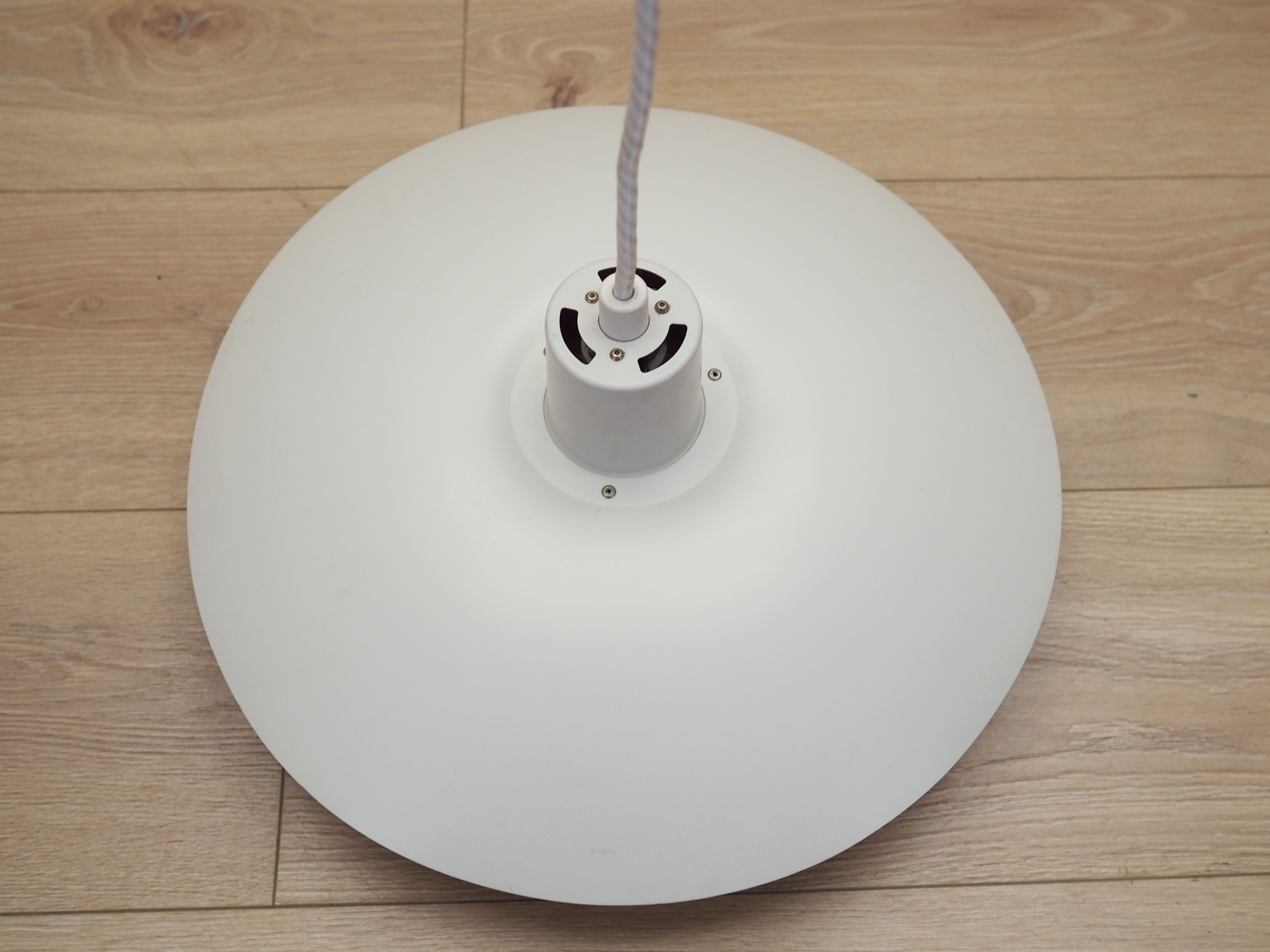 Pendant_lamp_Danish_design_1960s_designer_Poul_Henningsen_manufacturer_Louis_Poulsen