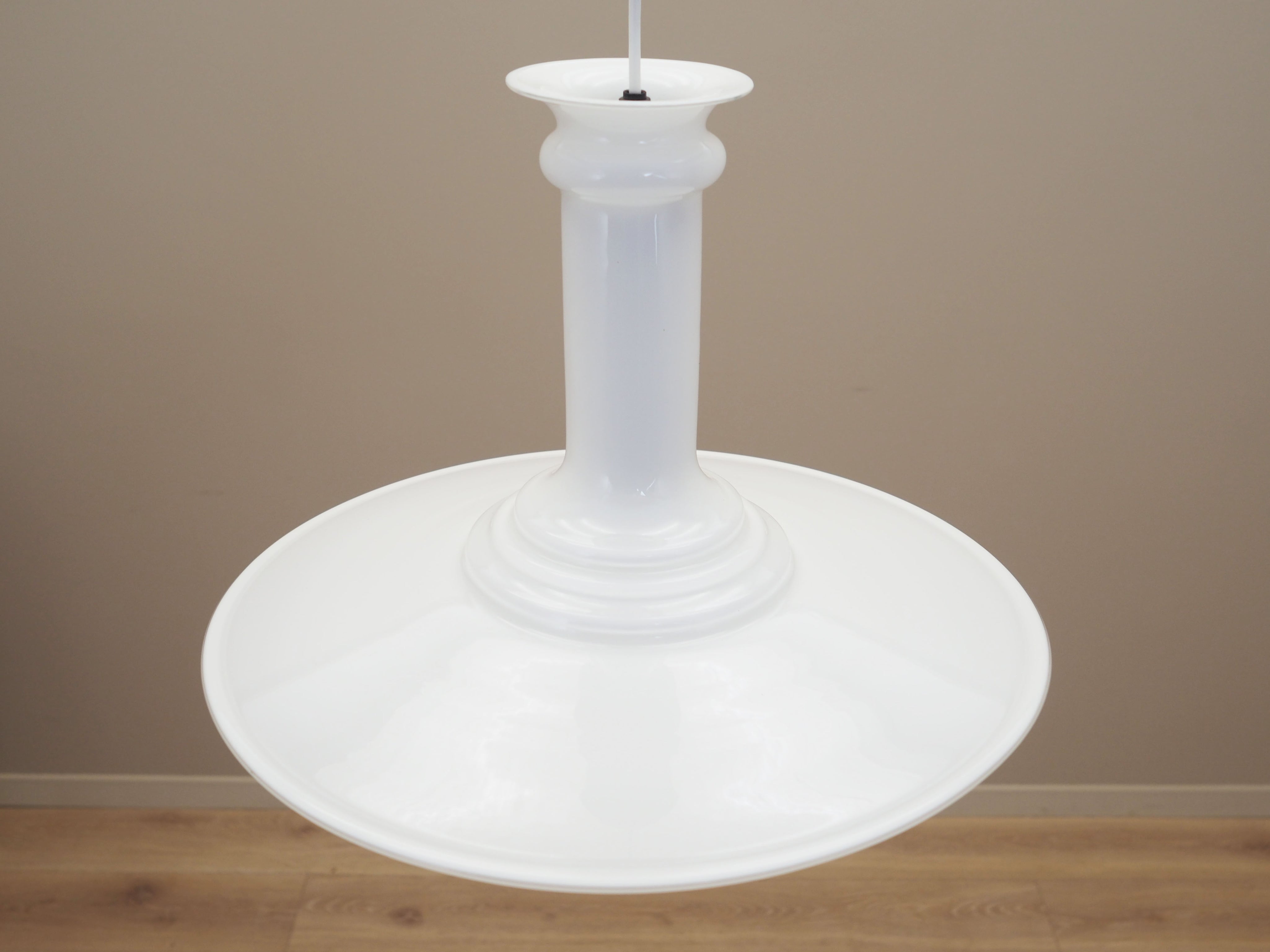 Pendant_lamp_Danish_design_1970s_designer_Sidse_Werner_production_Holmegaard