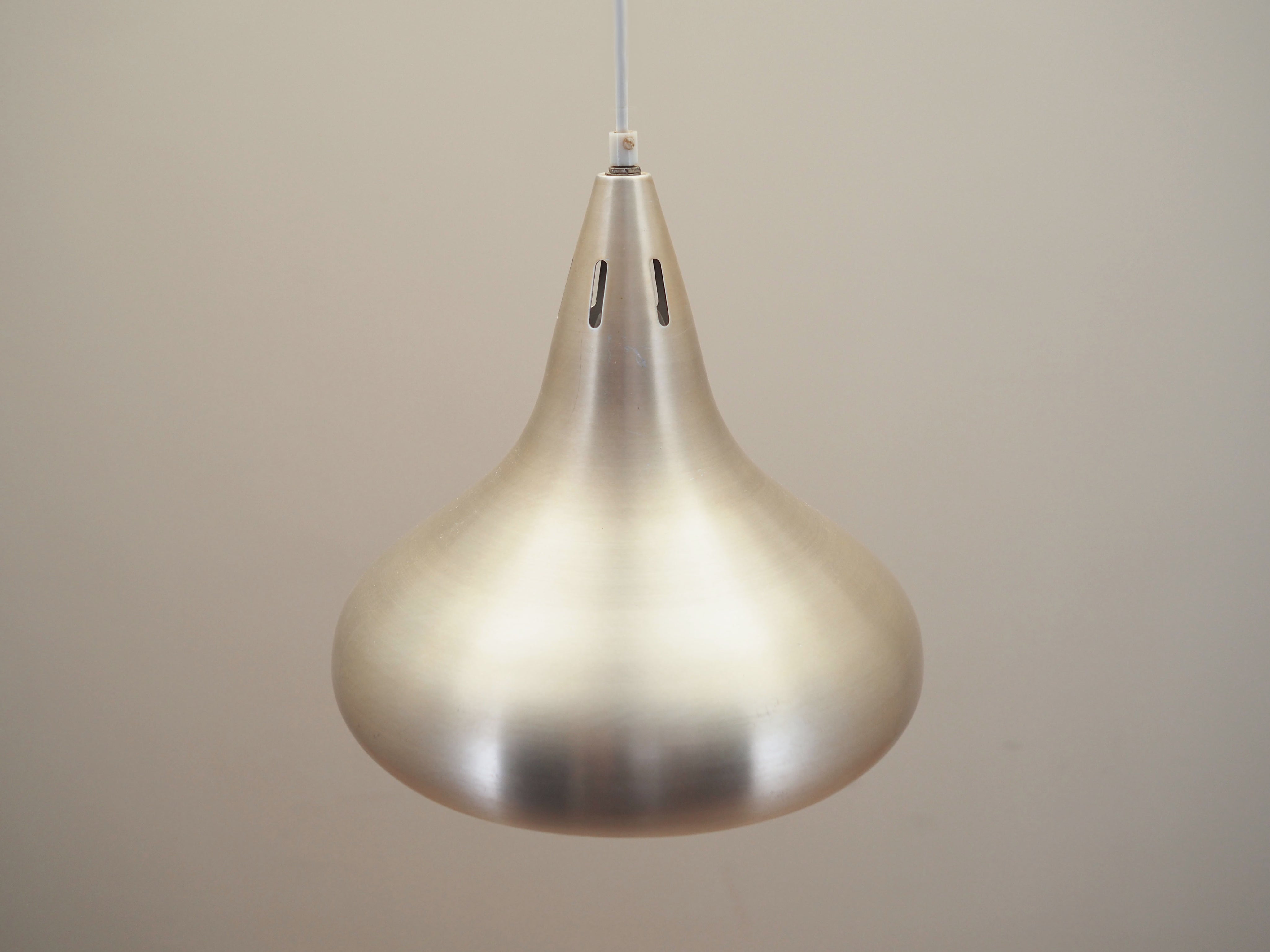Pendant_lamp_in_Danish_design_from_1970s_production_Denmark