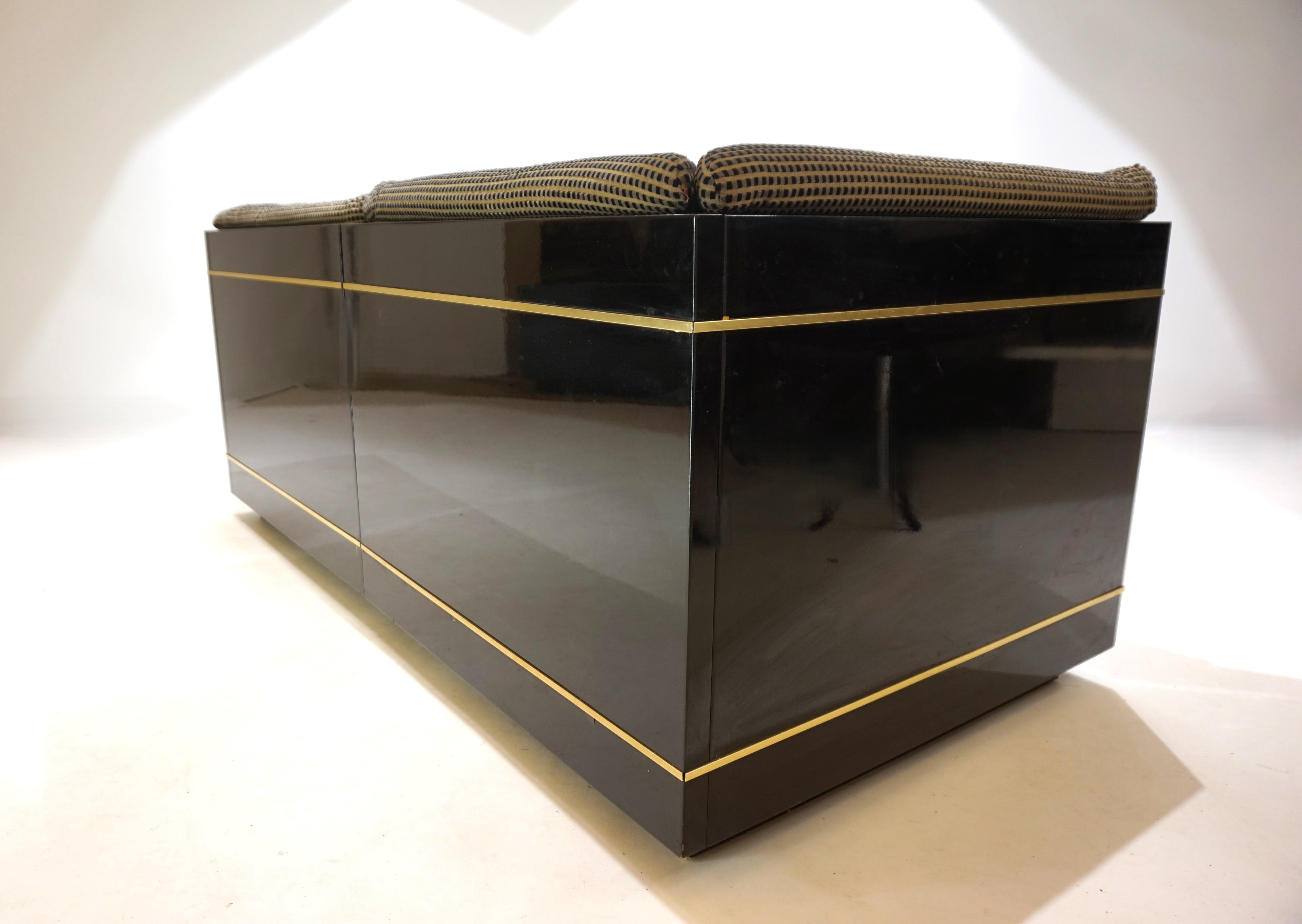 Pierre_Cardin_two-seater_sofa_1970