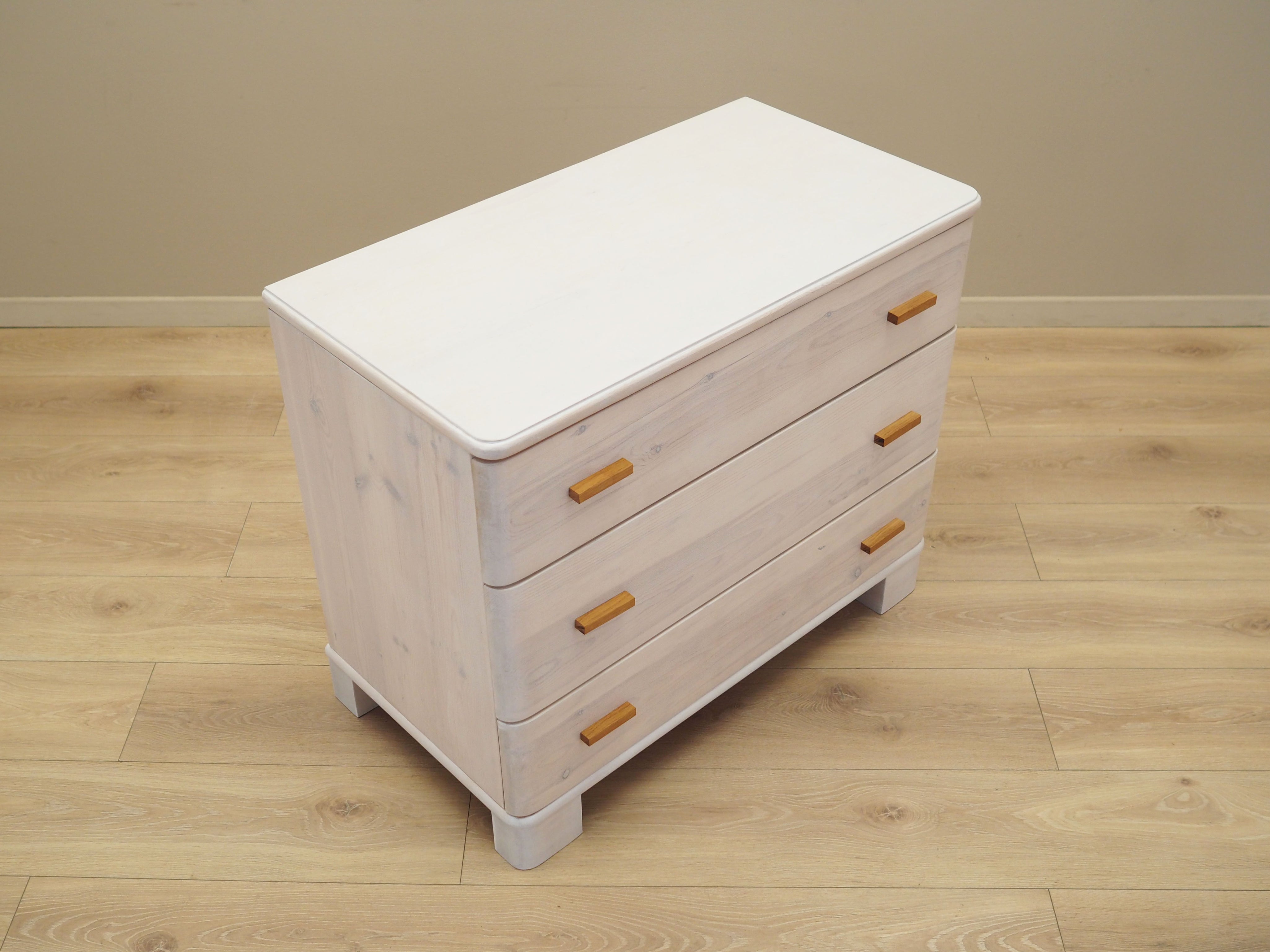 Pine_chest_of_drawers_Danish_design_1960s_production_Denmark